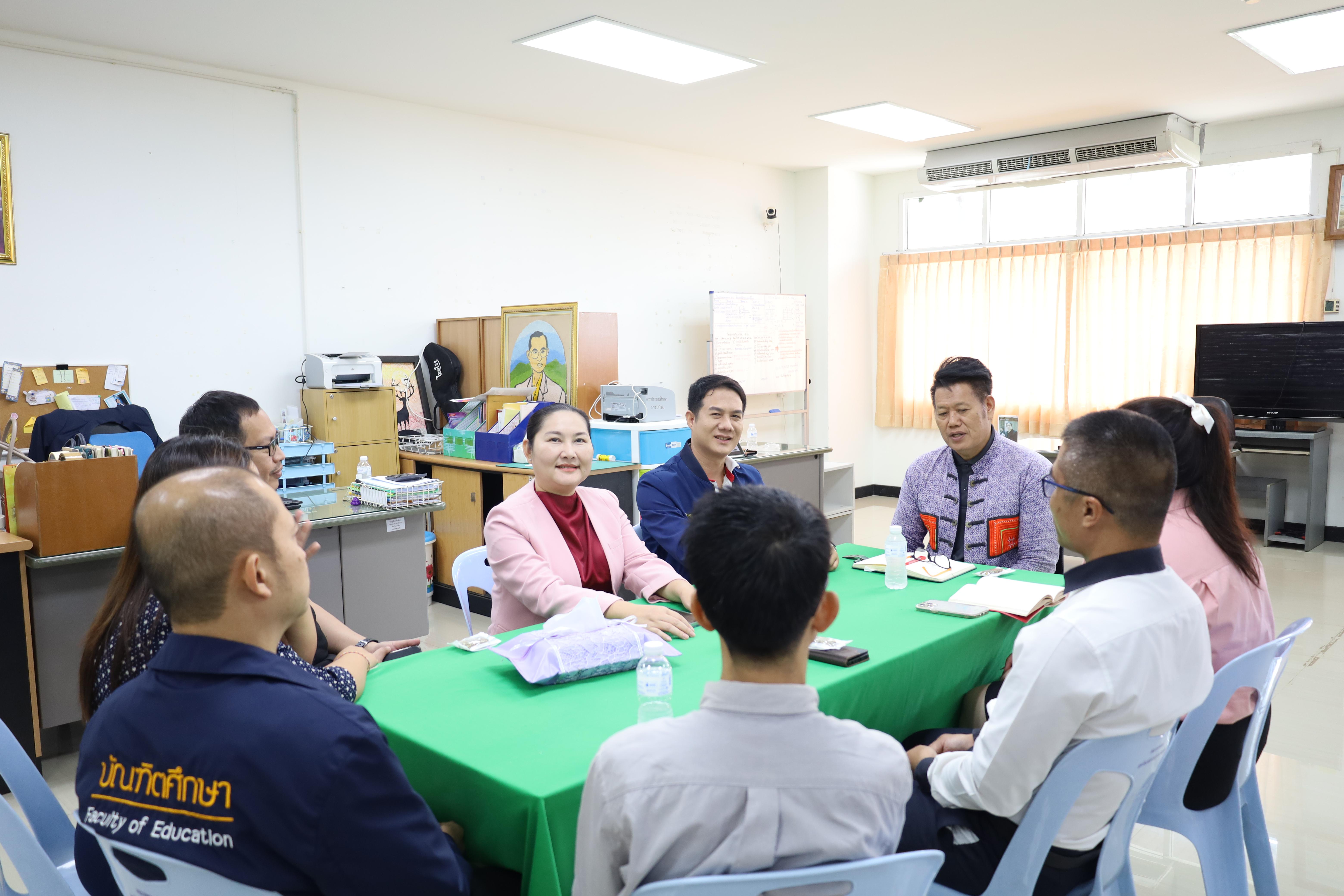 1. คณบดีพบปะอาจารย์ประจำโปรแกรมวิชาการประถมศึกษา