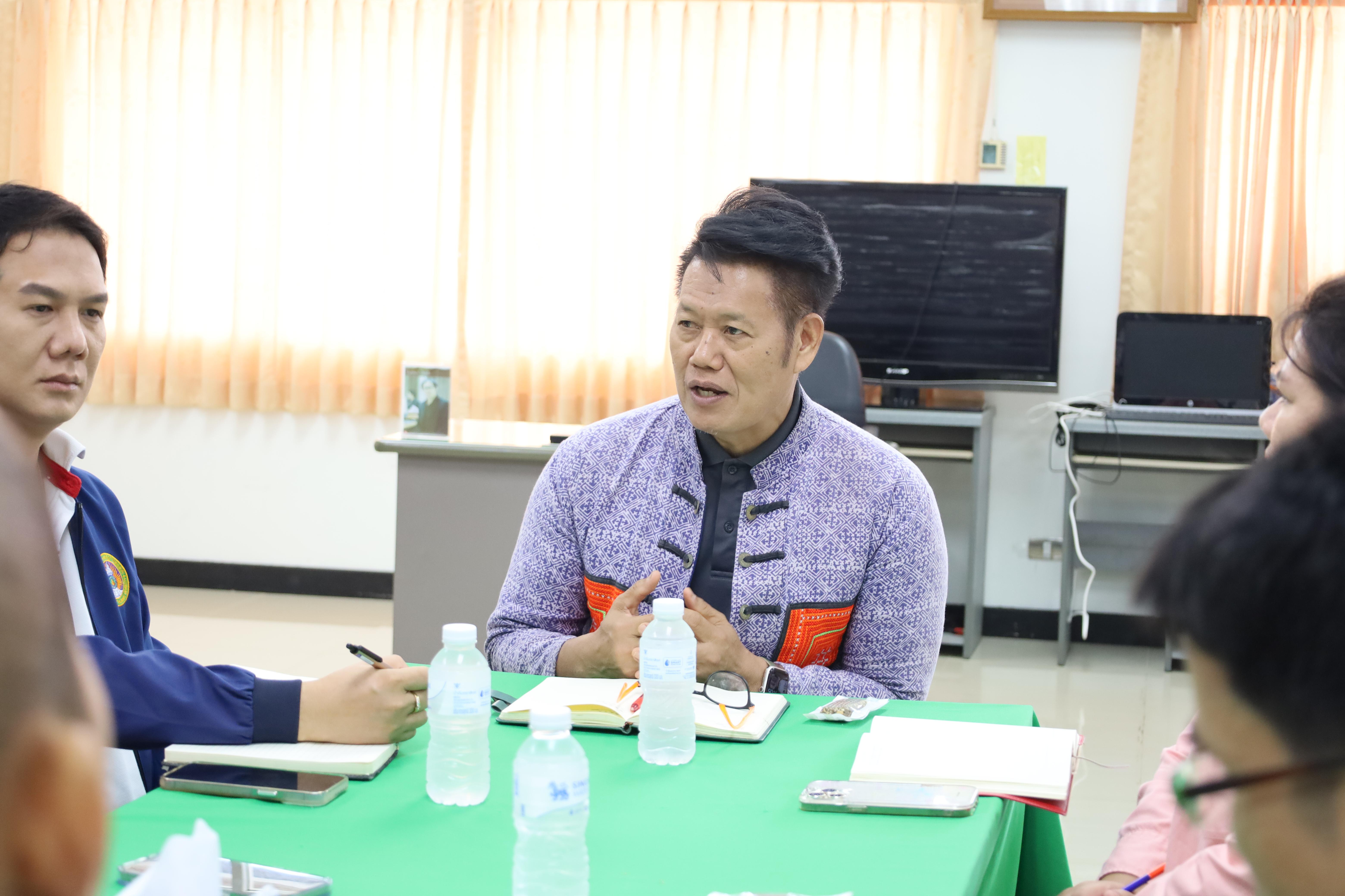 3. คณบดีพบปะอาจารย์ประจำโปรแกรมวิชาการประถมศึกษา