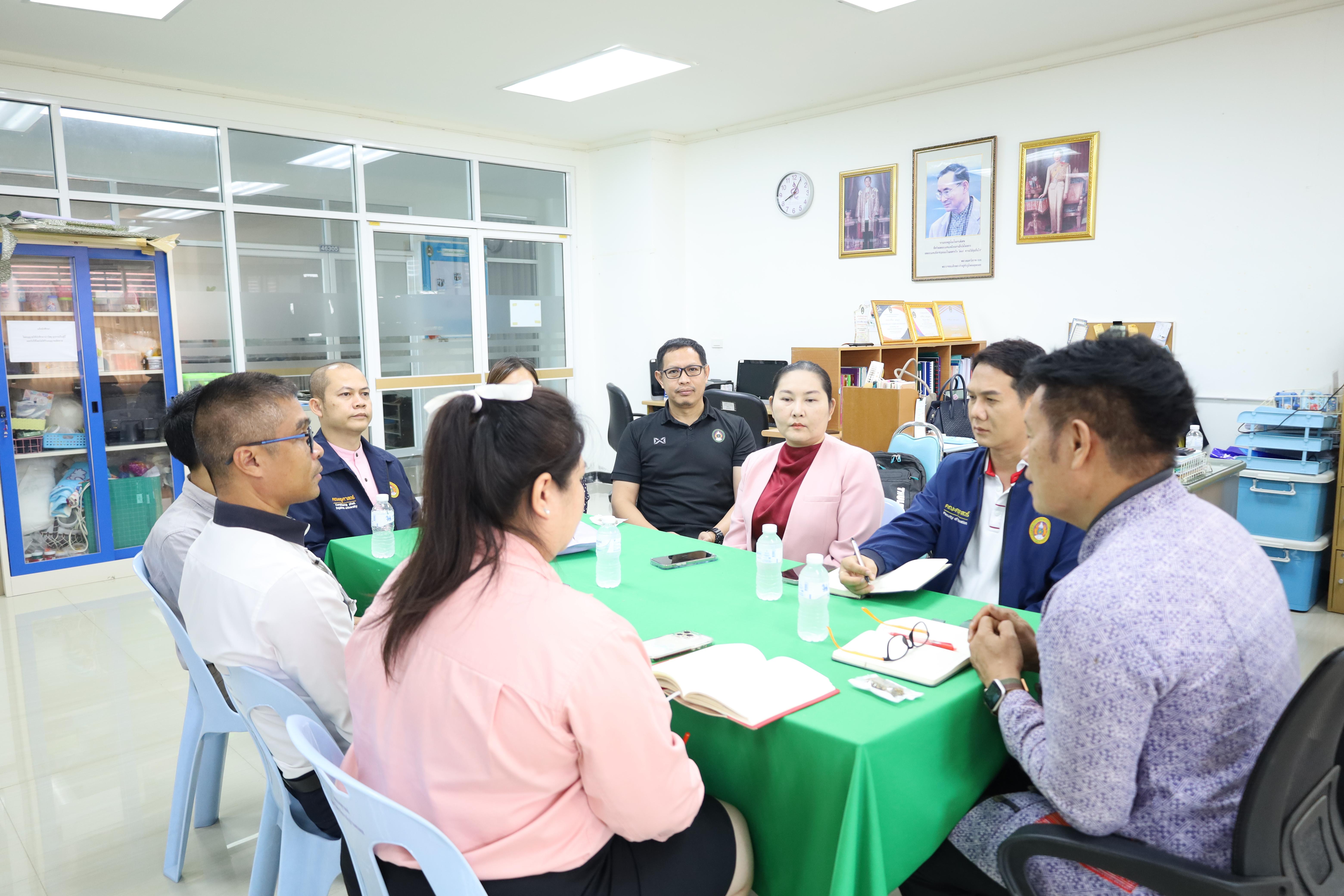 5. คณบดีพบปะอาจารย์ประจำโปรแกรมวิชาการประถมศึกษา