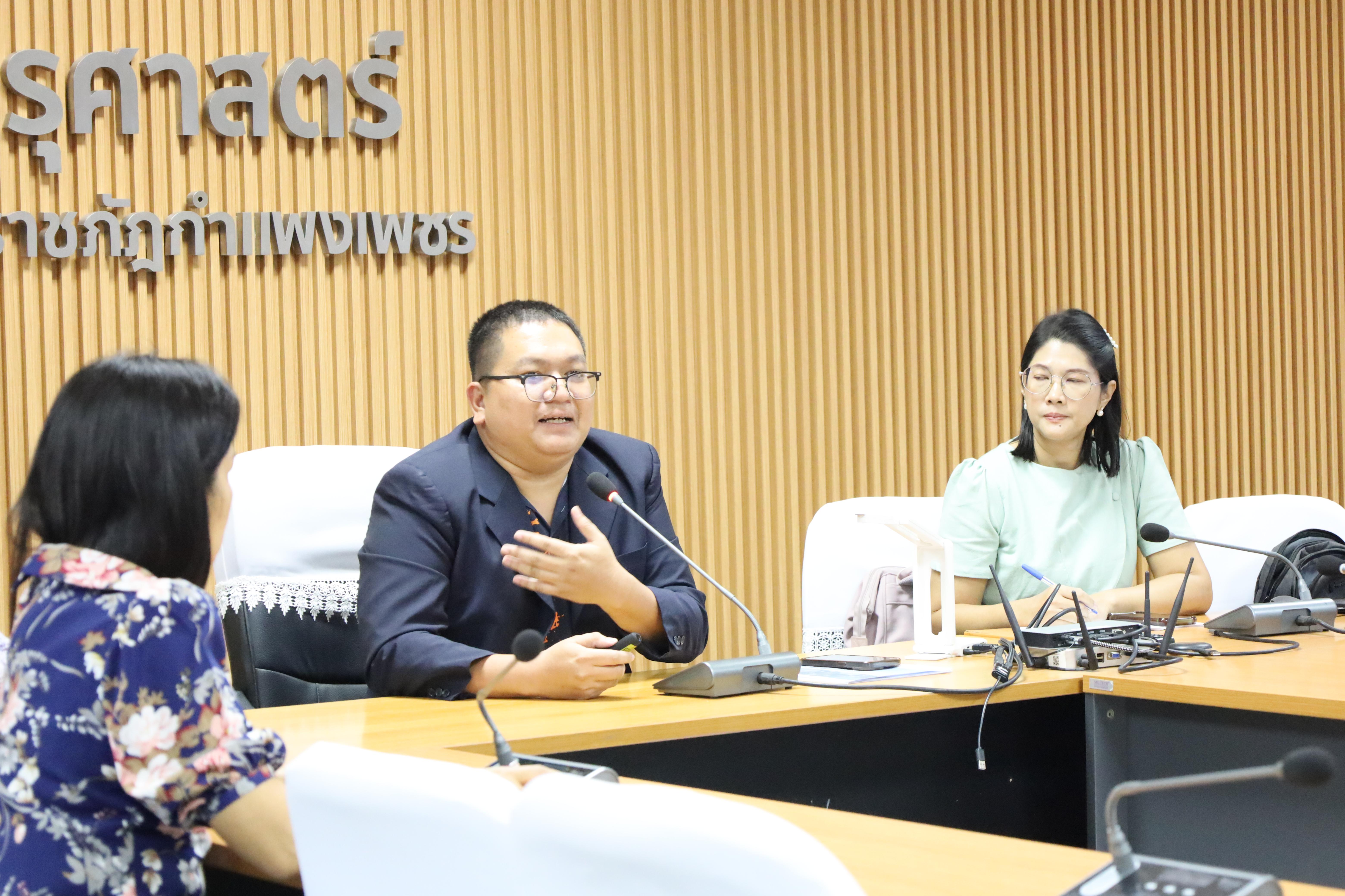 8. ประชุมชี้แจงหลักเกณฑ์การต่อสัญญาจ้างเจ้าหน้าที่และนักการภารโรงคณะครุศาสตร์