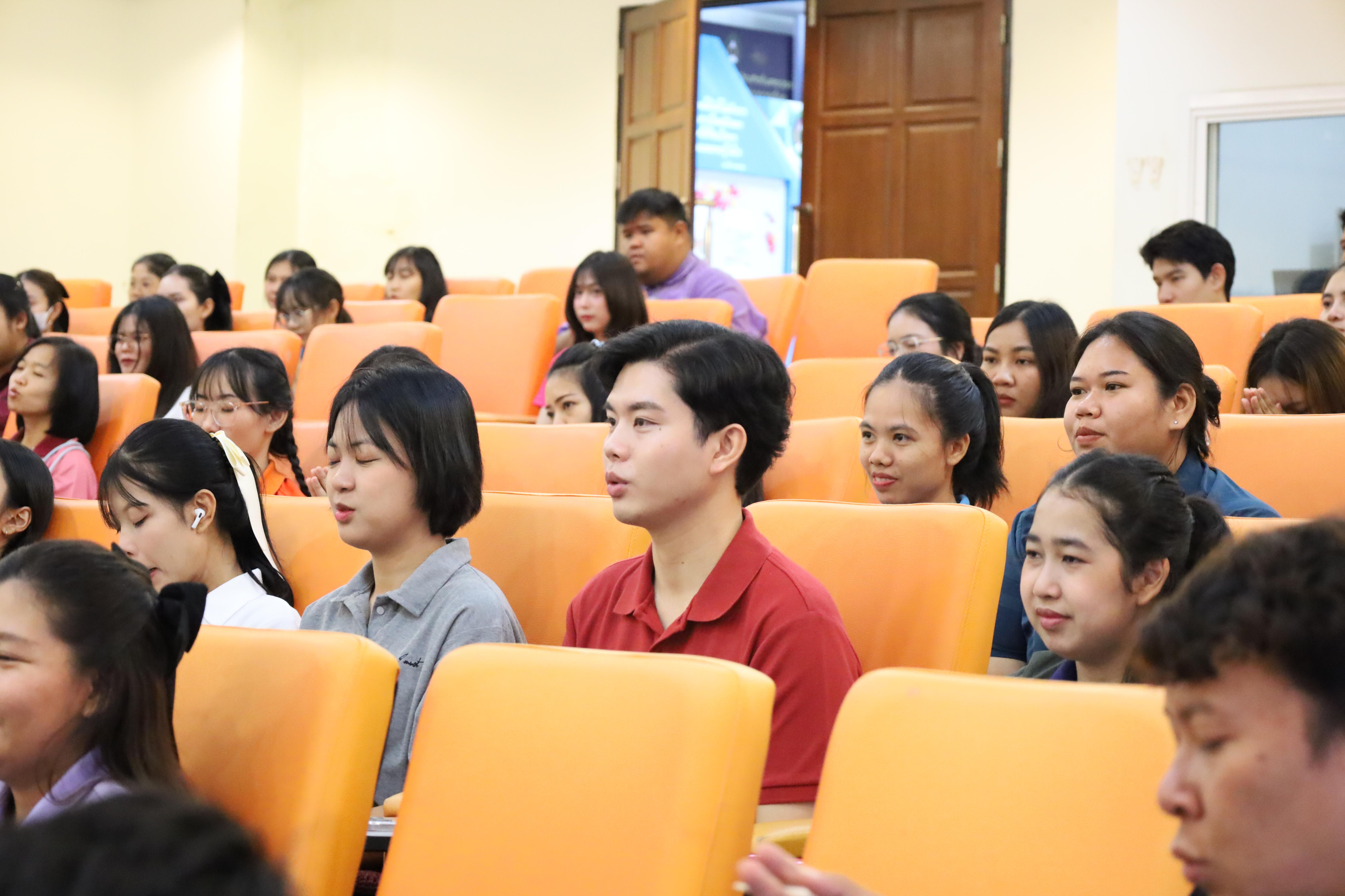 36. การปฐมนิเทศนักศึกษาใหม่ หลักสูตรประกาศนียบัตรบัณฑิต สาขาวิชาชีพครู