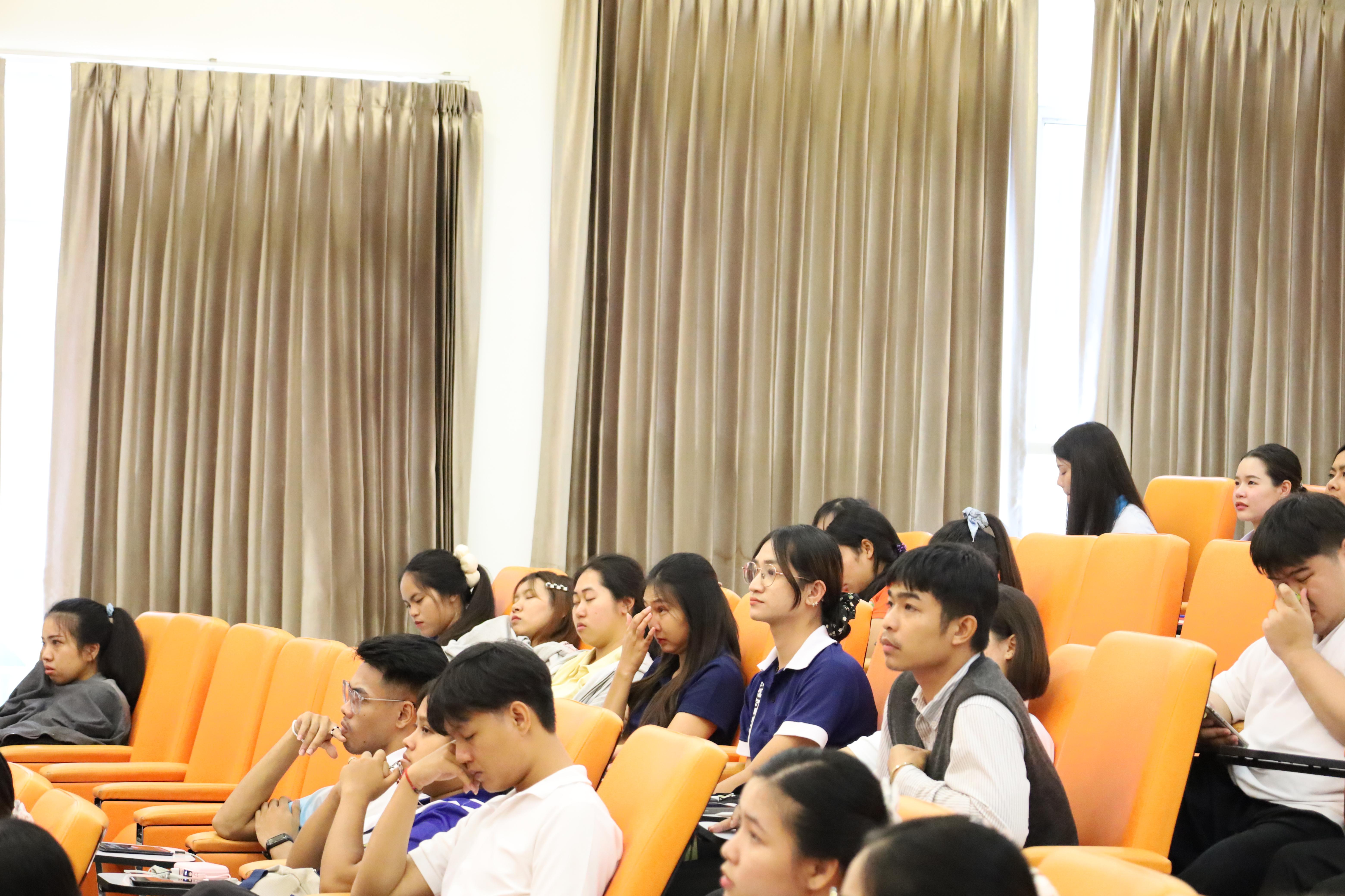 121. การปฐมนิเทศนักศึกษาใหม่ หลักสูตรประกาศนียบัตรบัณฑิต สาขาวิชาชีพครู