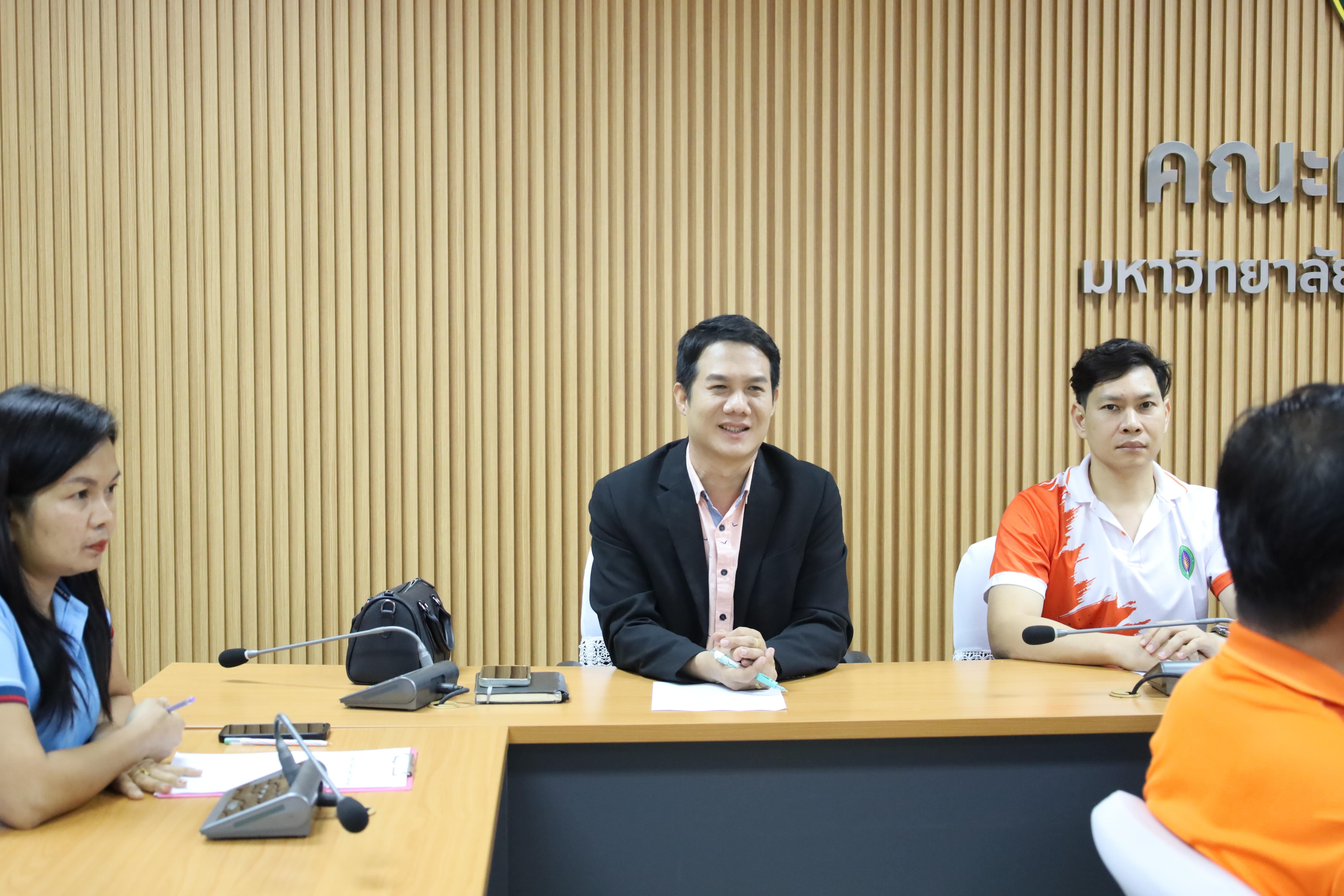 11. การประชุมเจ้าหน้าที่เพื่อต่อสัญญาจ้าง