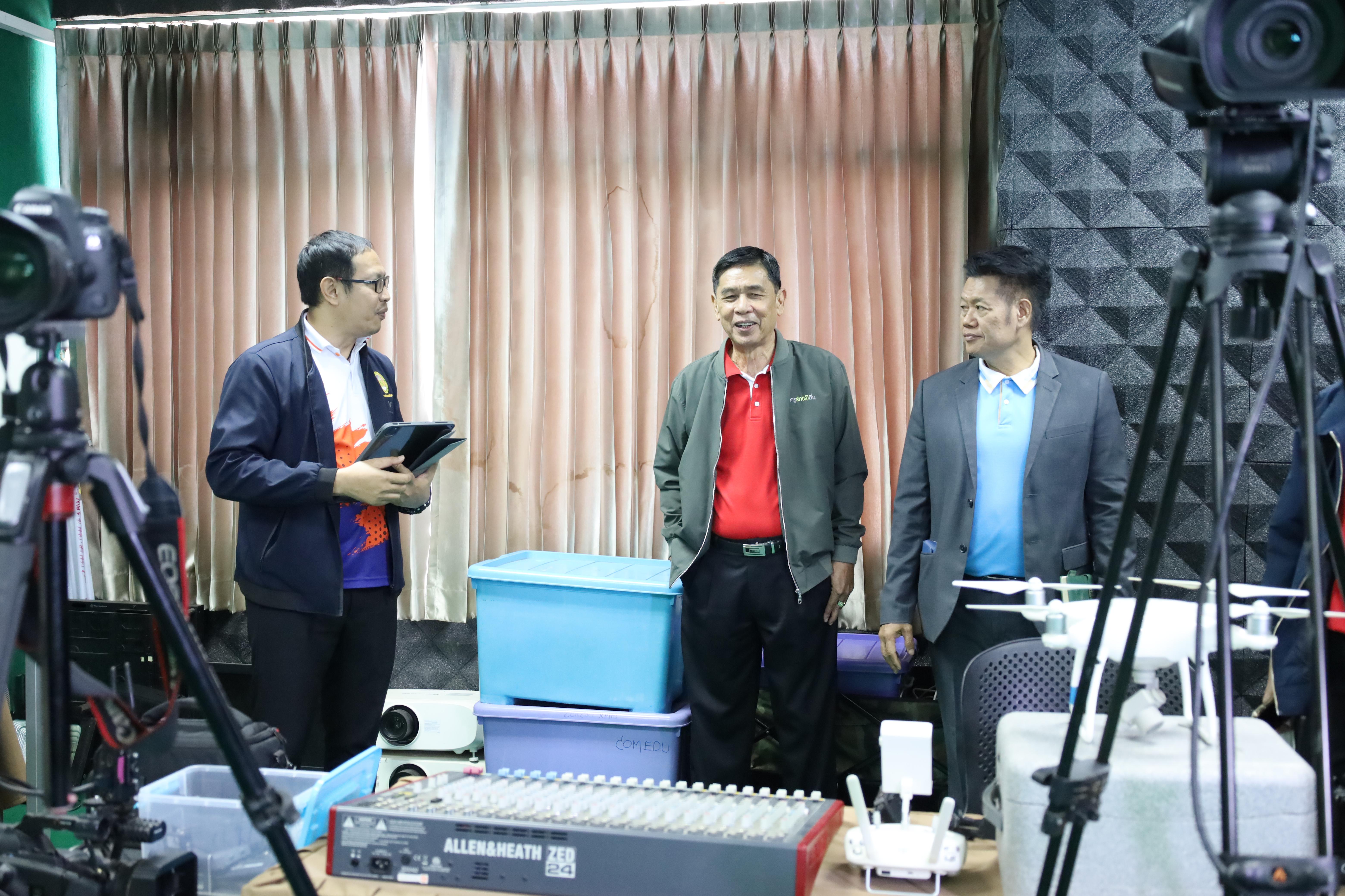 81. ต้อนรับคณะกรรมการกสศ.ในการลงพื้นที่เพื่อเตรียมเป็นสถานศึกษาโครงการครูรัก(ษ์)ถิ่น