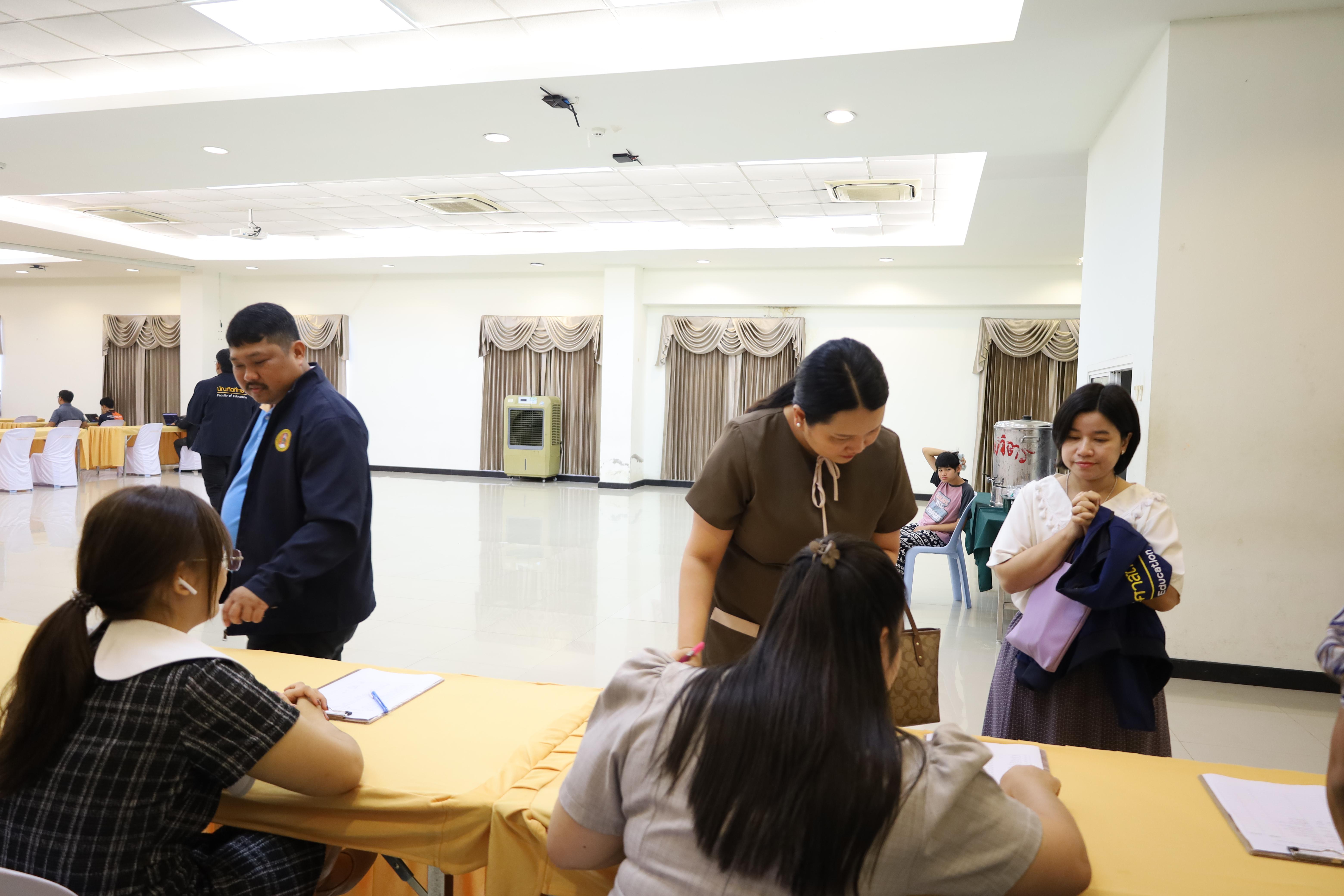 1. การประชุมผู้บริหารมหาวิทยาลัยพบบุคลากรคณะครุศาสตร์