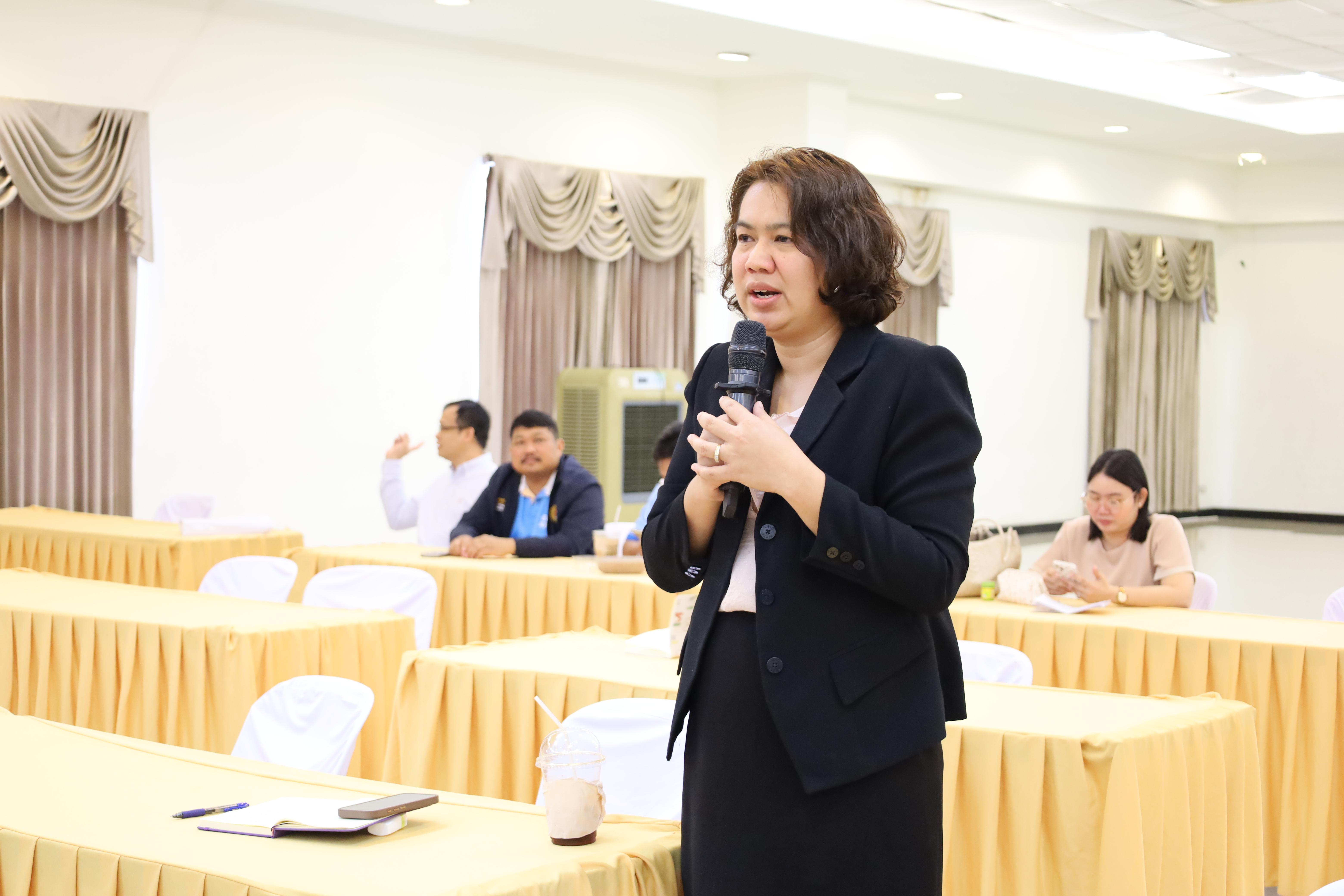 100. การประชุมผู้บริหารมหาวิทยาลัยพบบุคลากรคณะครุศาสตร์