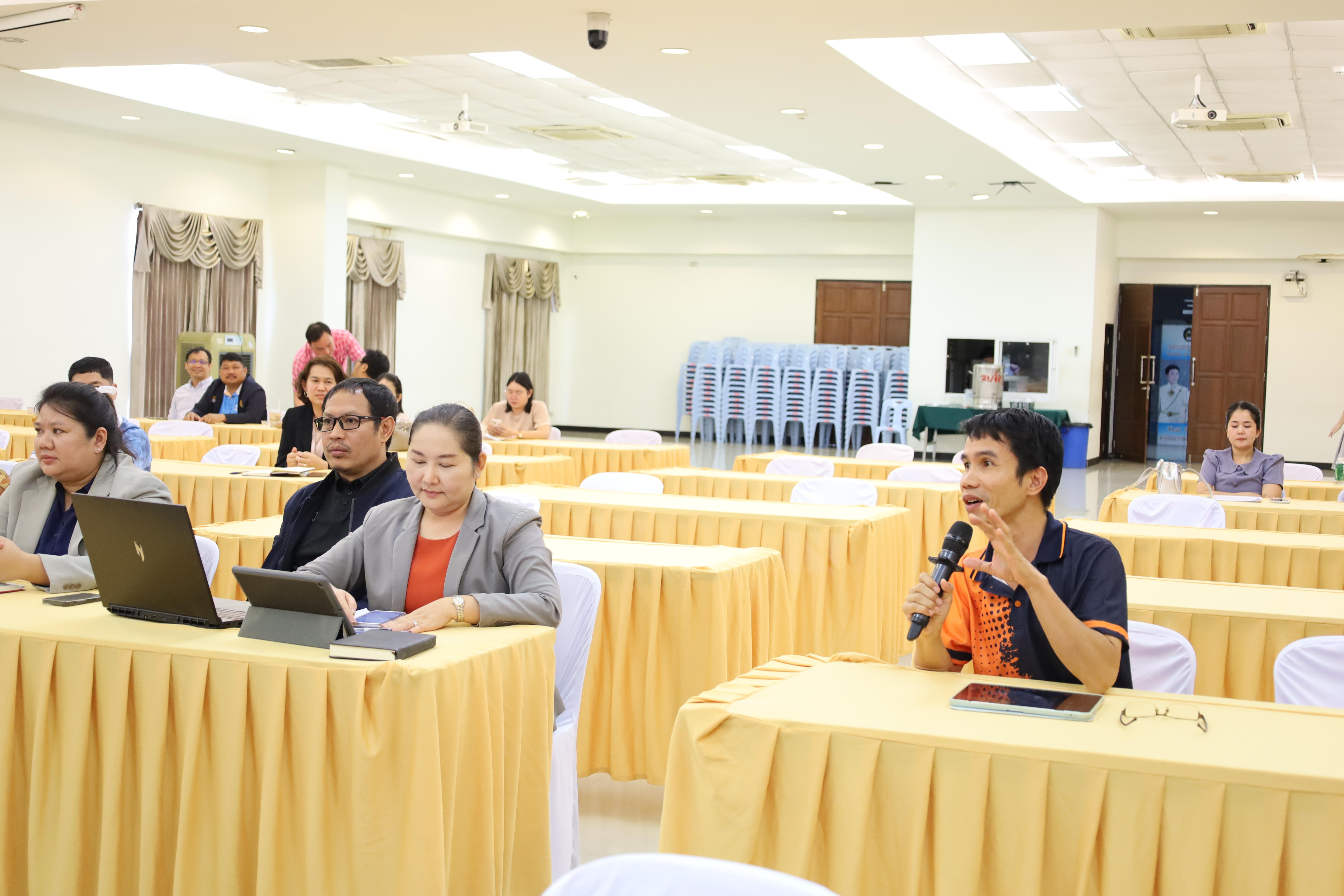 103. การประชุมผู้บริหารมหาวิทยาลัยพบบุคลากรคณะครุศาสตร์