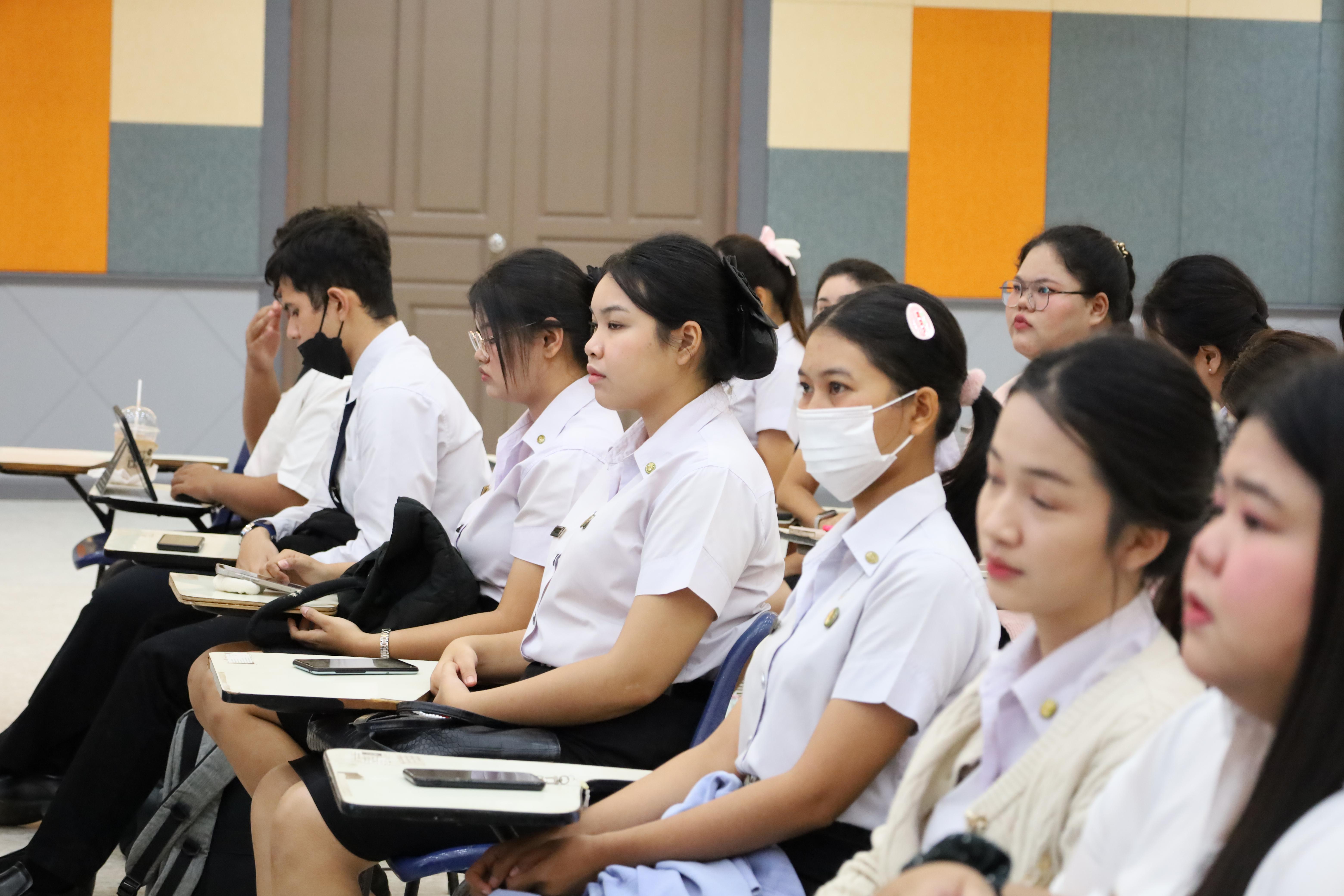 10. กิจกรรมปฐมนิเทศนักศึกษาก่อนออกฝึกประสบการณ์วิชาชีพครู 2