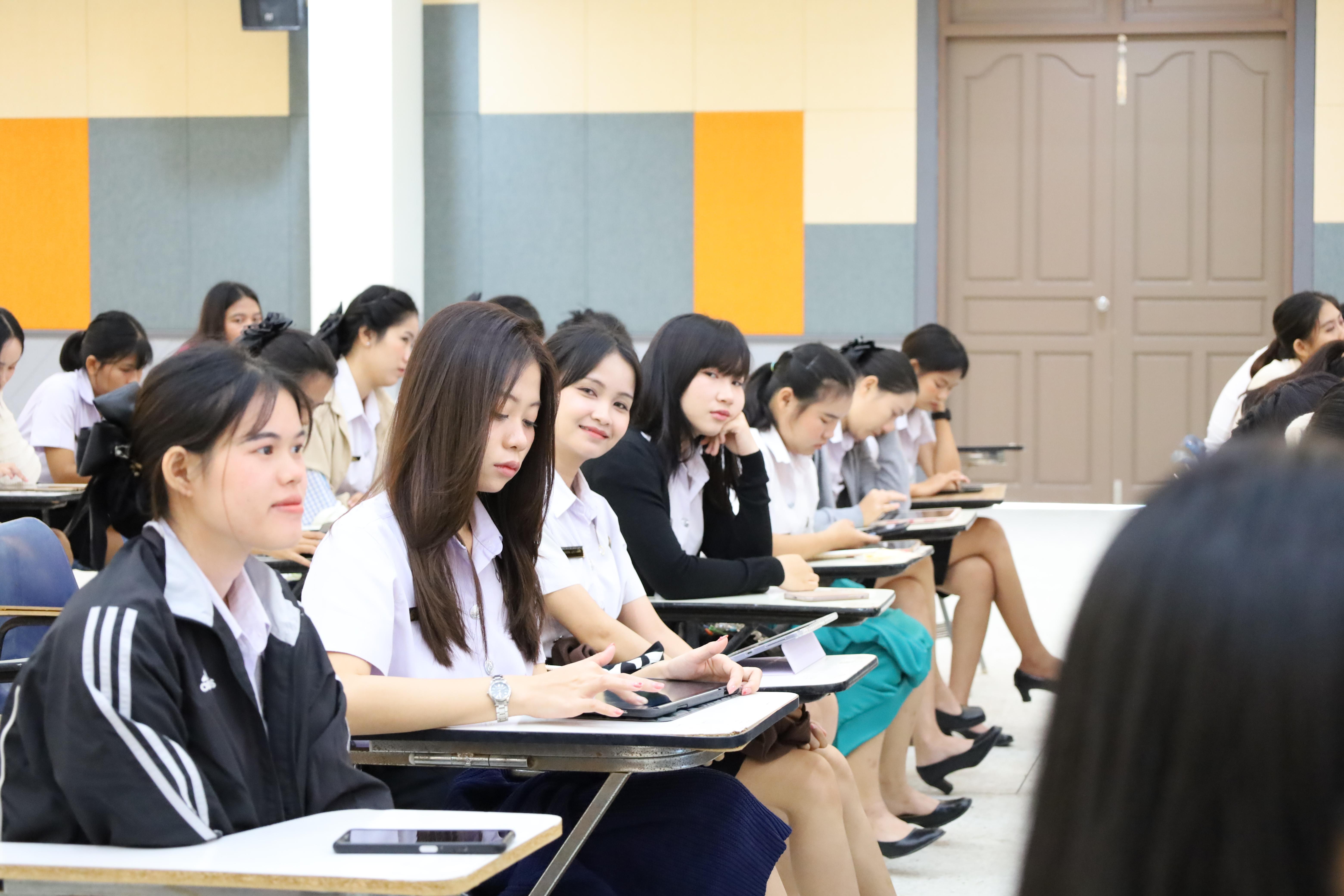 100. กิจกรรมปฐมนิเทศนักศึกษาก่อนออกฝึกประสบการณ์วิชาชีพครู 2