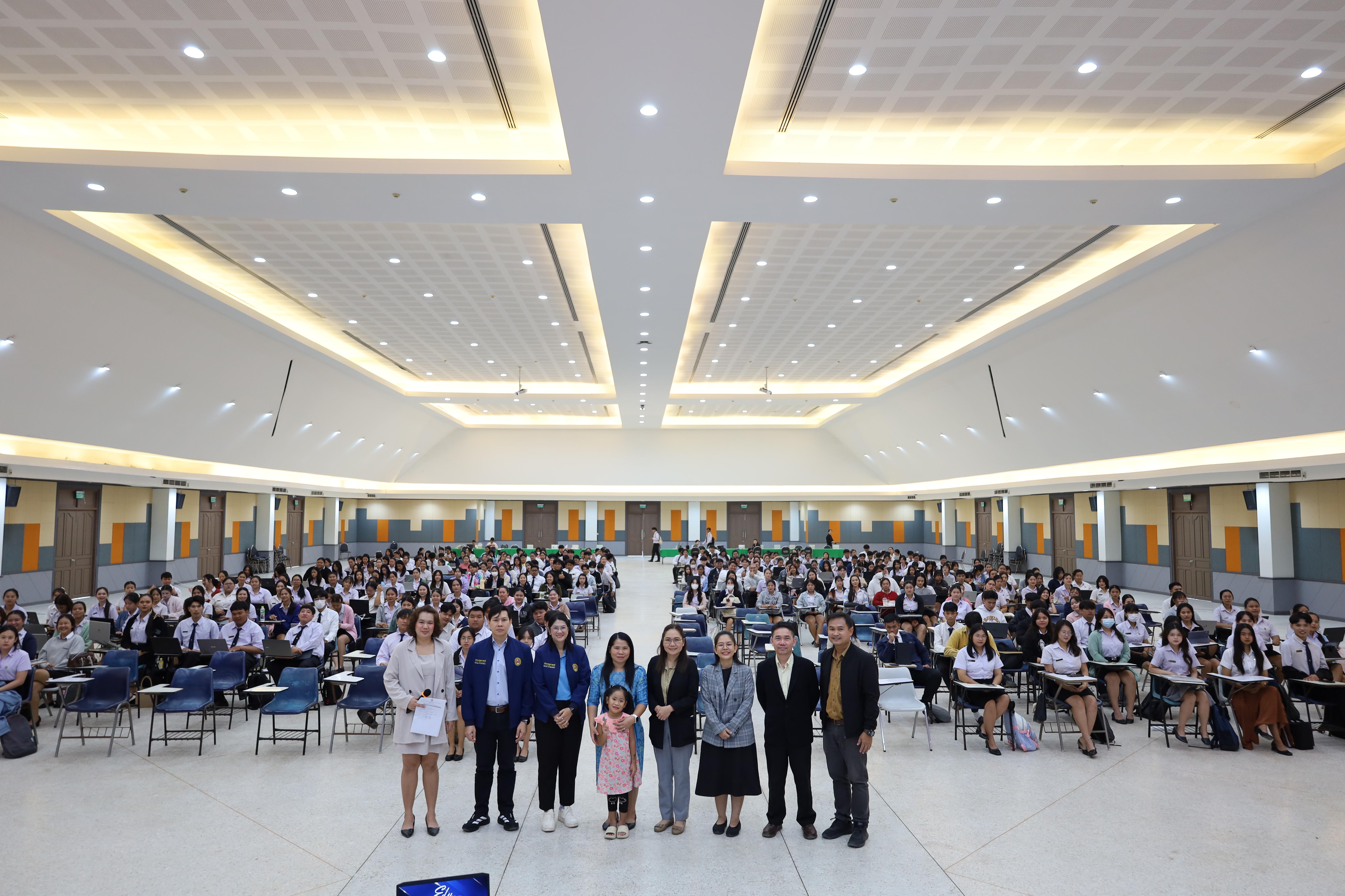 7. กิจกรรมอบรมเชิงปฏิบัติการการเขียนบทความวิจัยและนำเสนอนวัตกรรมทางการศึกษา สำหรับนักศึกษาชั้นปีที่ 4