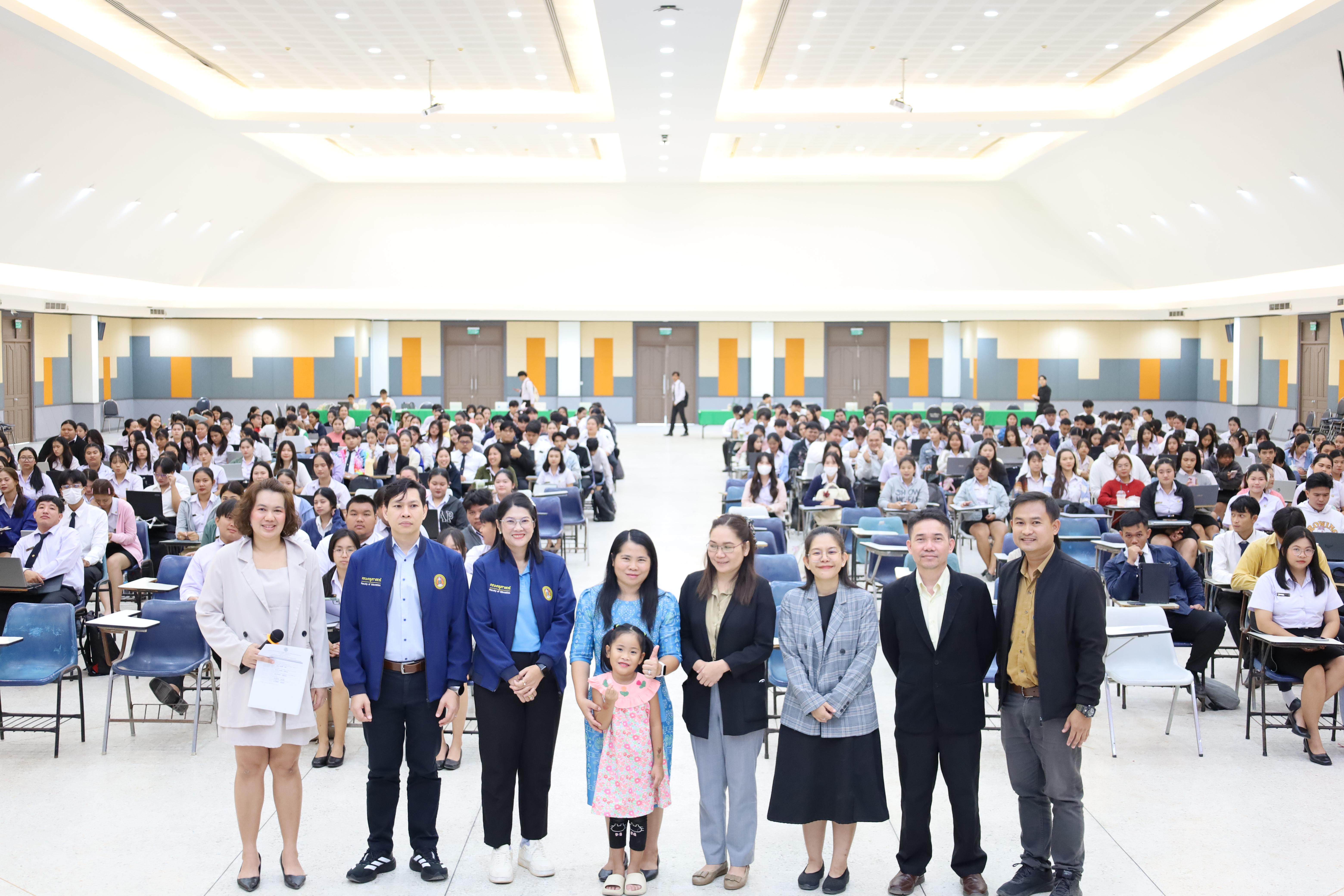 8. กิจกรรมอบรมเชิงปฏิบัติการการเขียนบทความวิจัยและนำเสนอนวัตกรรมทางการศึกษา สำหรับนักศึกษาชั้นปีที่ 4