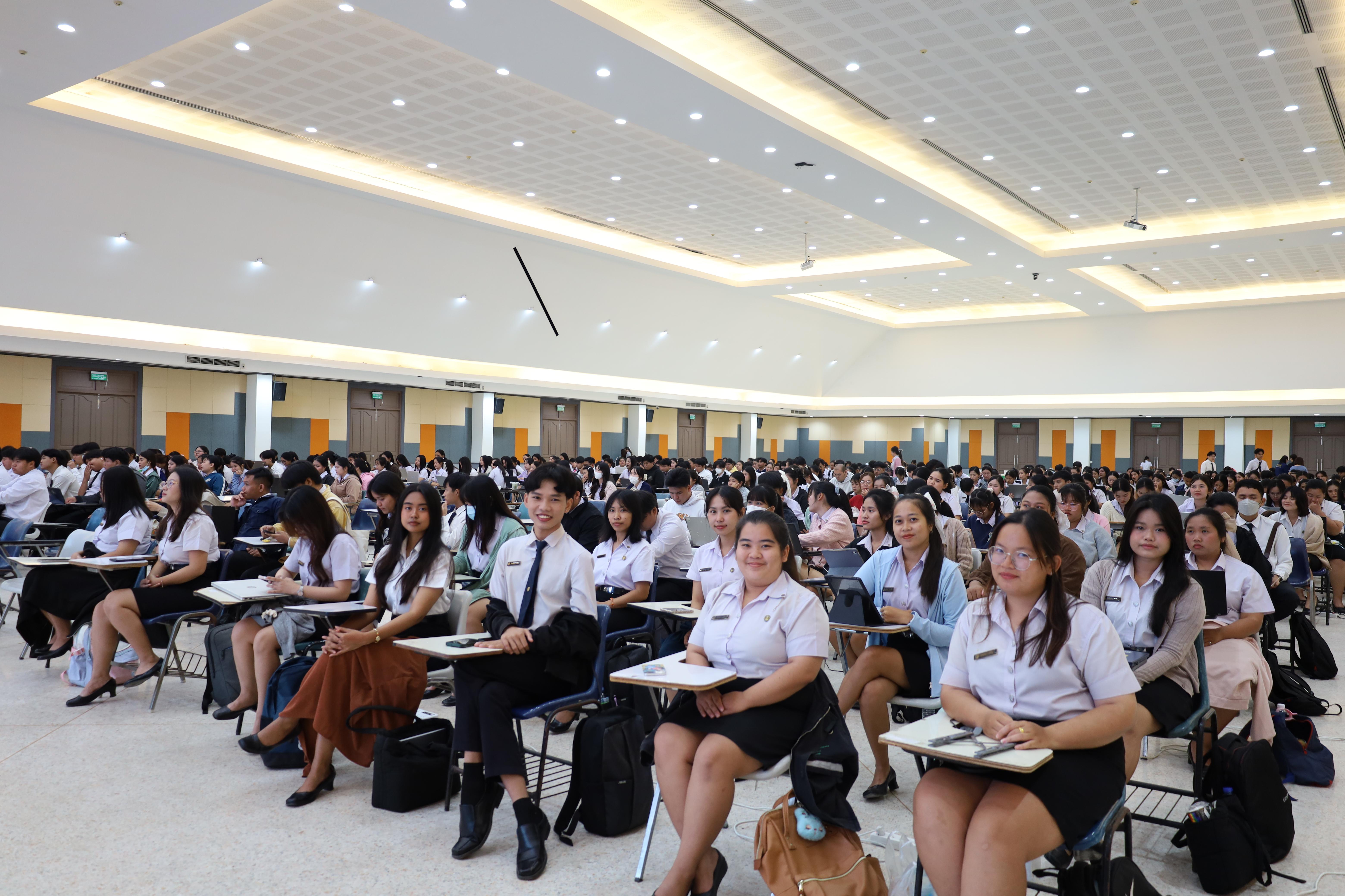 15. กิจกรรมอบรมเชิงปฏิบัติการการเขียนบทความวิจัยและนำเสนอนวัตกรรมทางการศึกษา สำหรับนักศึกษาชั้นปีที่ 4
