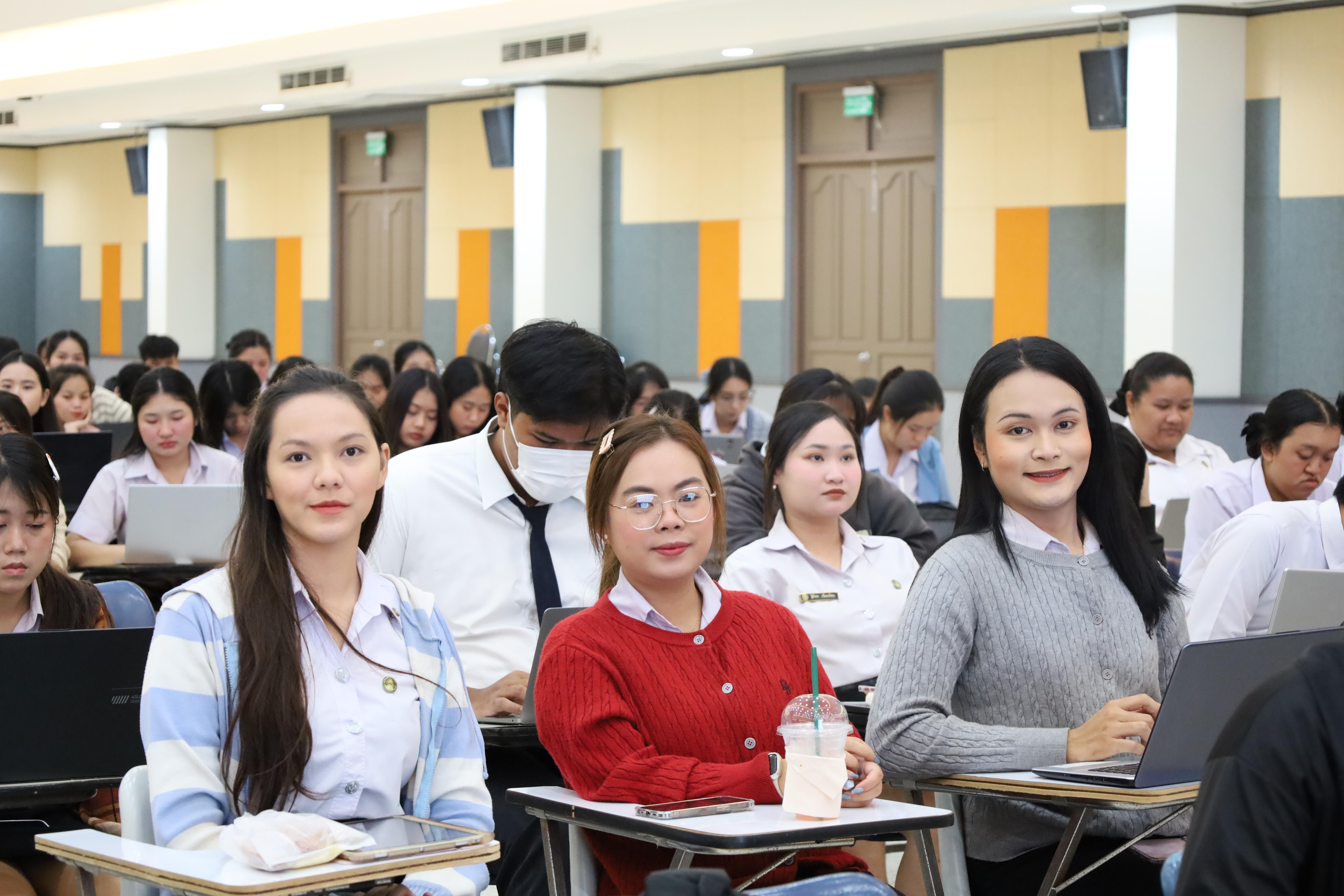 24. กิจกรรมอบรมเชิงปฏิบัติการการเขียนบทความวิจัยและนำเสนอนวัตกรรมทางการศึกษา สำหรับนักศึกษาชั้นปีที่ 4