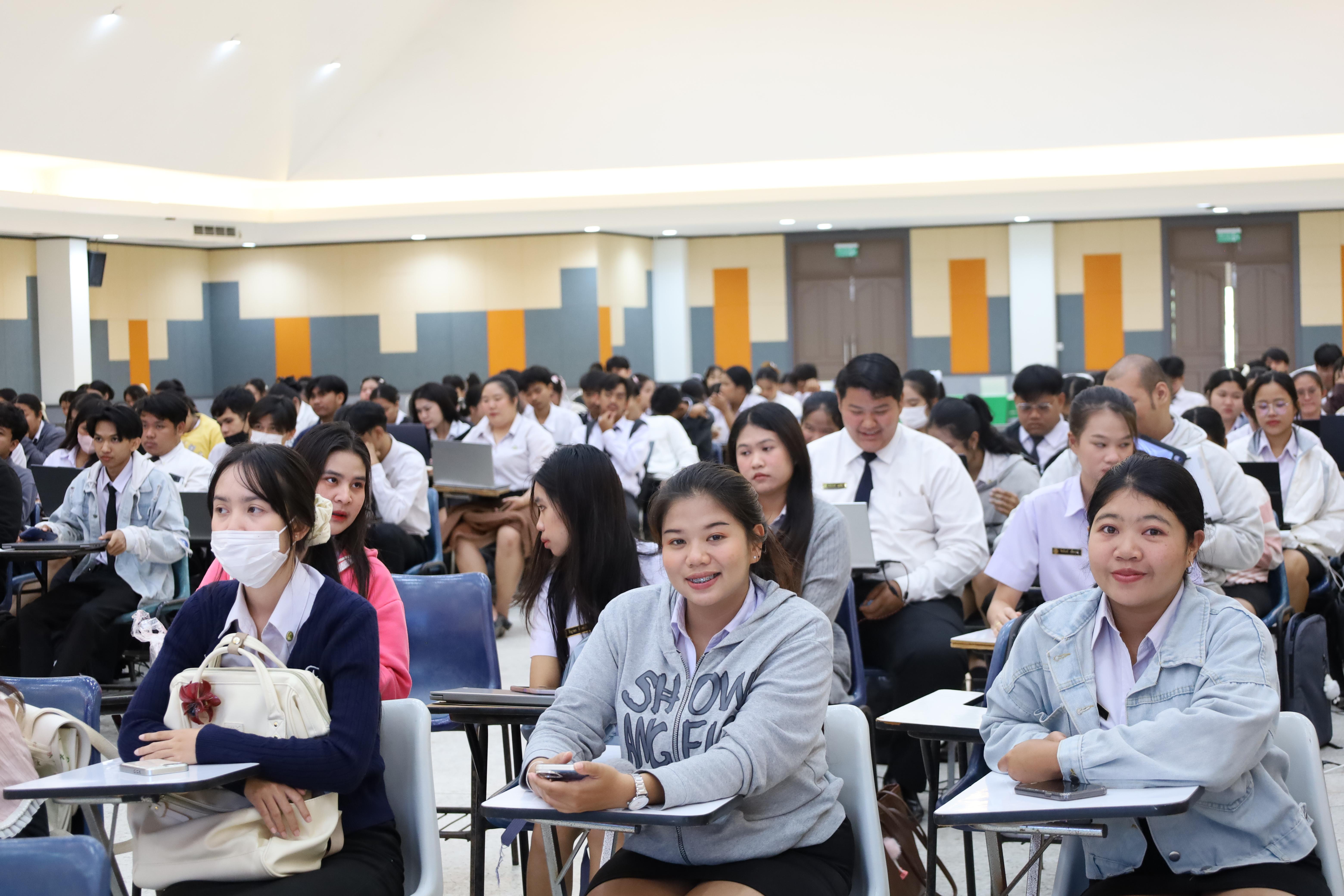 25. กิจกรรมอบรมเชิงปฏิบัติการการเขียนบทความวิจัยและนำเสนอนวัตกรรมทางการศึกษา สำหรับนักศึกษาชั้นปีที่ 4