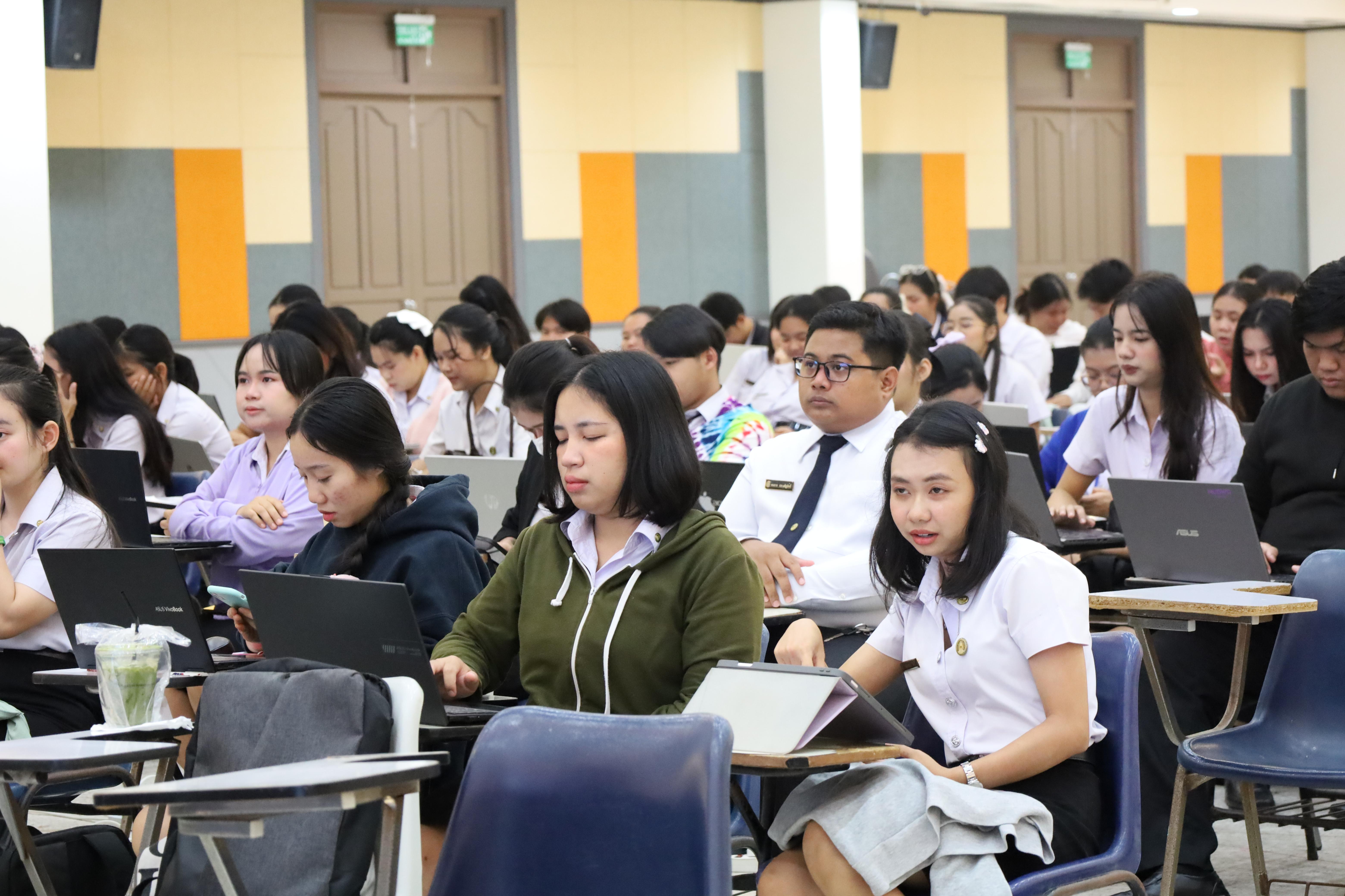 27. กิจกรรมอบรมเชิงปฏิบัติการการเขียนบทความวิจัยและนำเสนอนวัตกรรมทางการศึกษา สำหรับนักศึกษาชั้นปีที่ 4