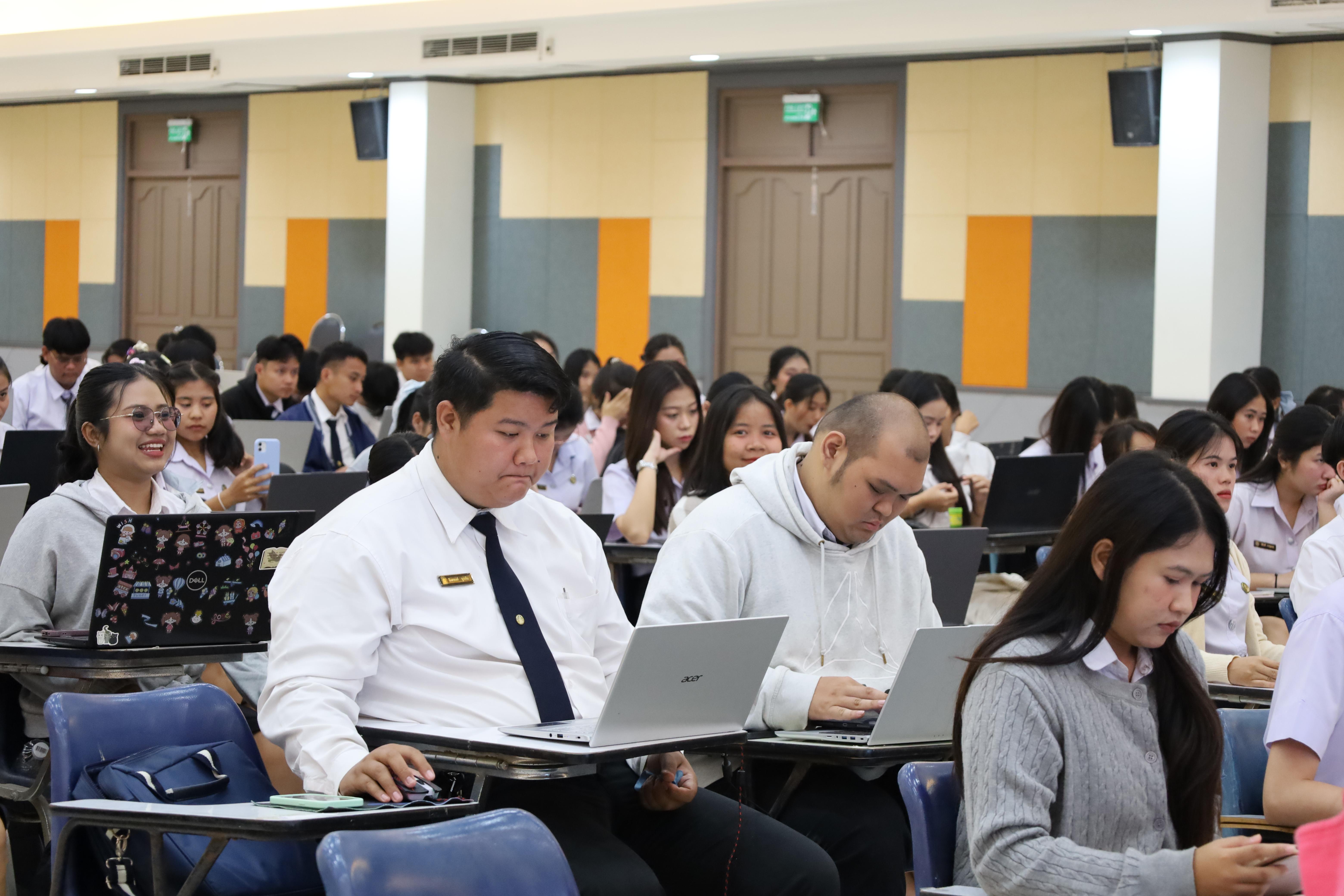 32. กิจกรรมอบรมเชิงปฏิบัติการการเขียนบทความวิจัยและนำเสนอนวัตกรรมทางการศึกษา สำหรับนักศึกษาชั้นปีที่ 4