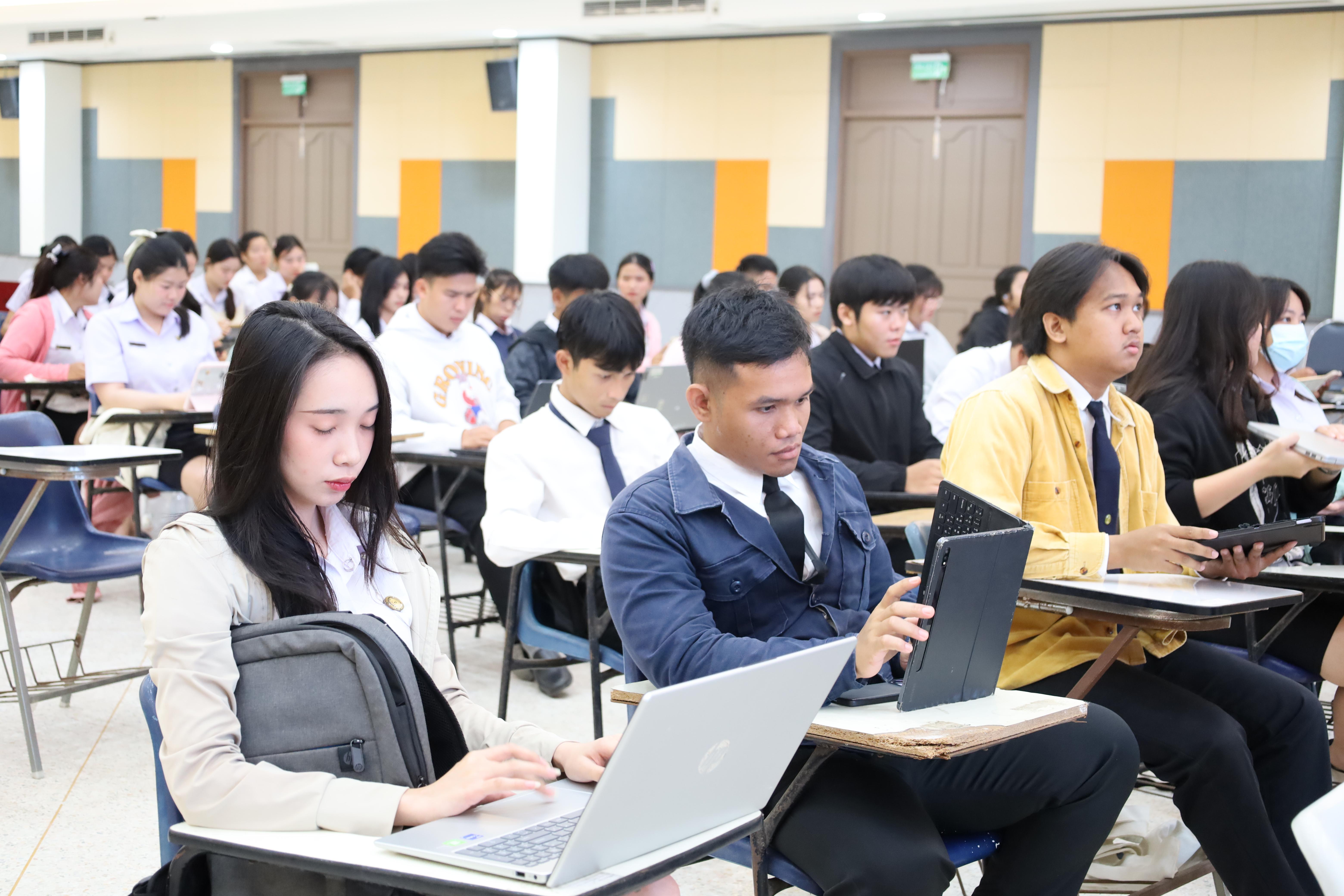 36. กิจกรรมอบรมเชิงปฏิบัติการการเขียนบทความวิจัยและนำเสนอนวัตกรรมทางการศึกษา สำหรับนักศึกษาชั้นปีที่ 4