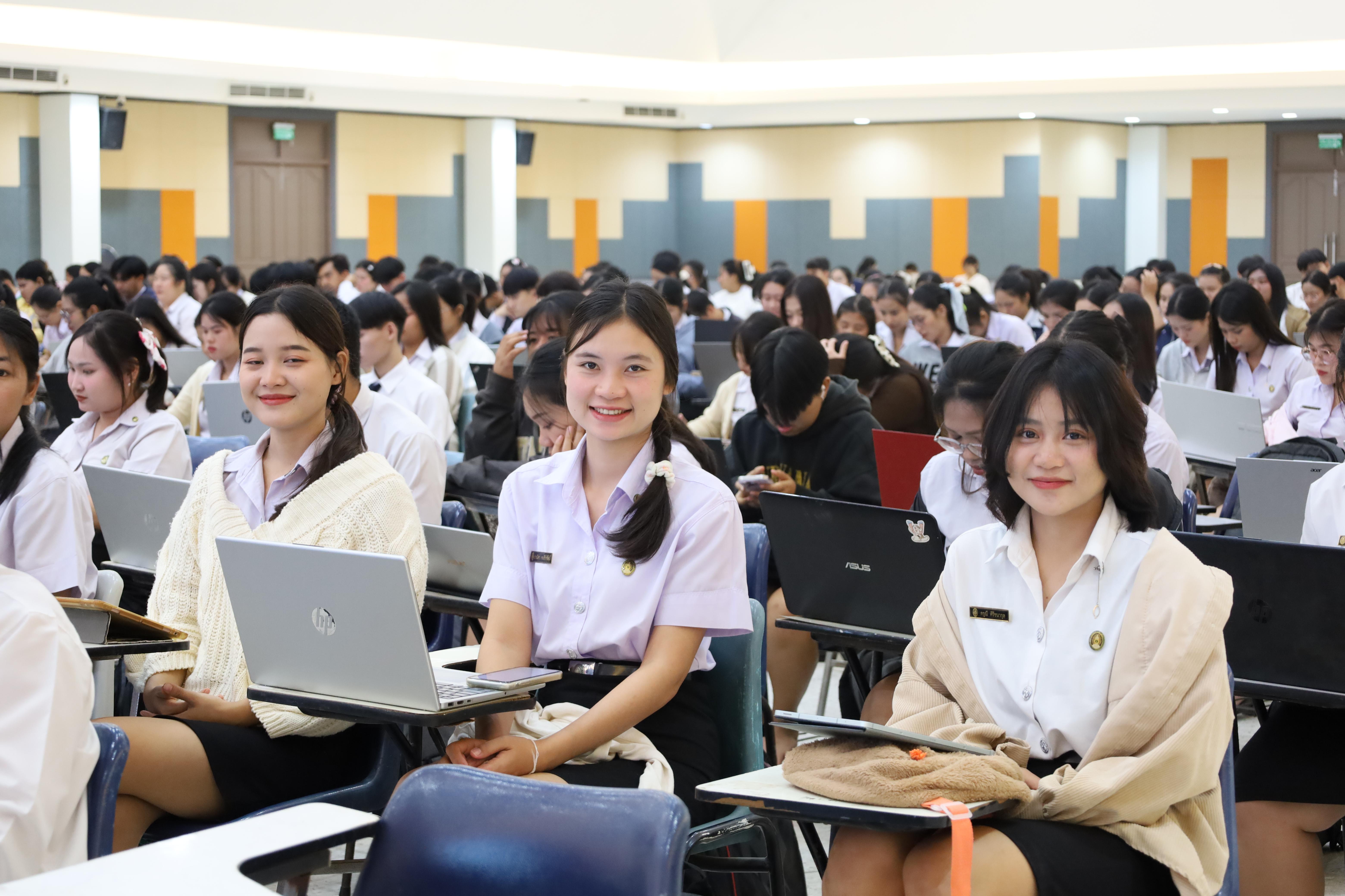 41. กิจกรรมอบรมเชิงปฏิบัติการการเขียนบทความวิจัยและนำเสนอนวัตกรรมทางการศึกษา สำหรับนักศึกษาชั้นปีที่ 4