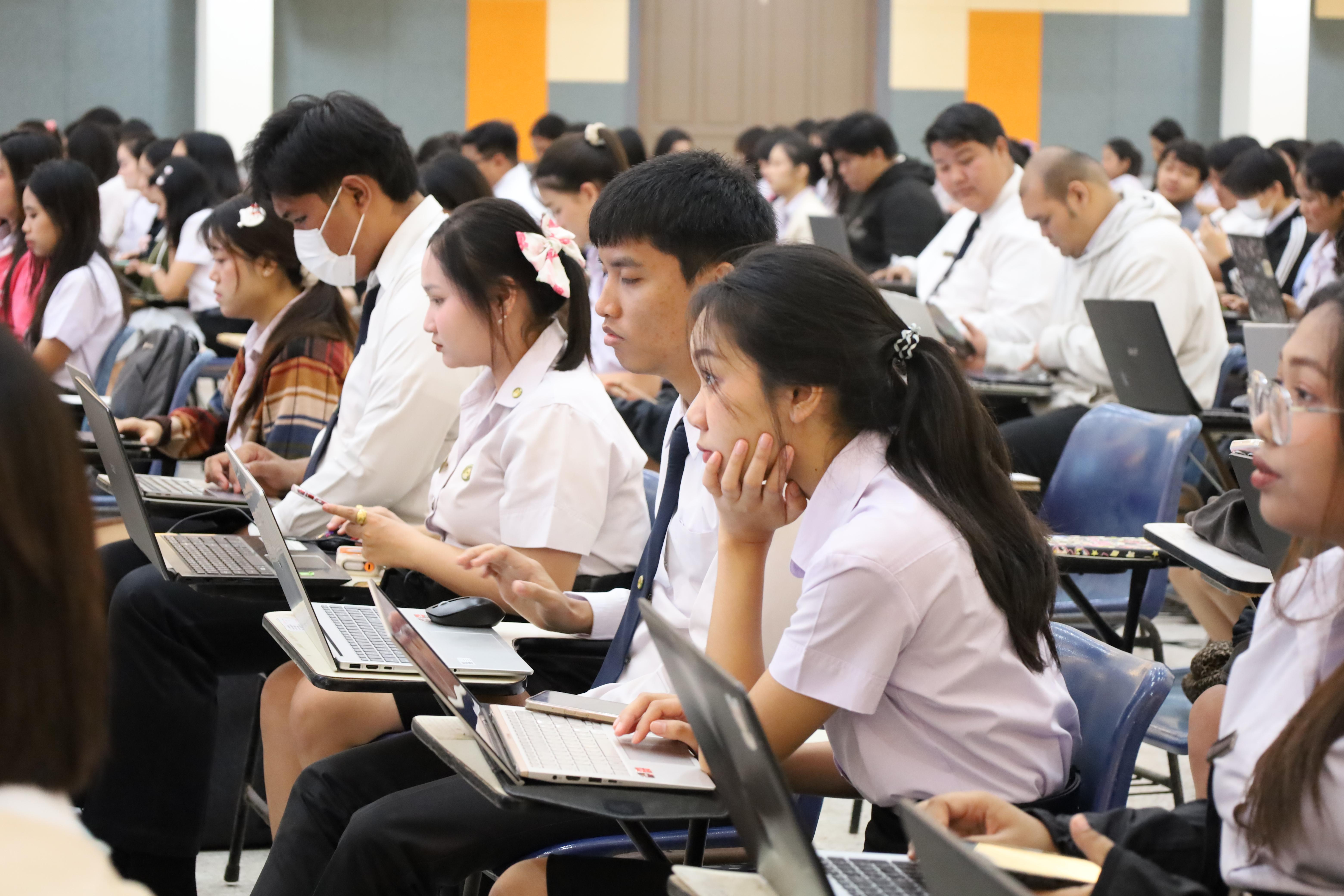 45. กิจกรรมอบรมเชิงปฏิบัติการการเขียนบทความวิจัยและนำเสนอนวัตกรรมทางการศึกษา สำหรับนักศึกษาชั้นปีที่ 4