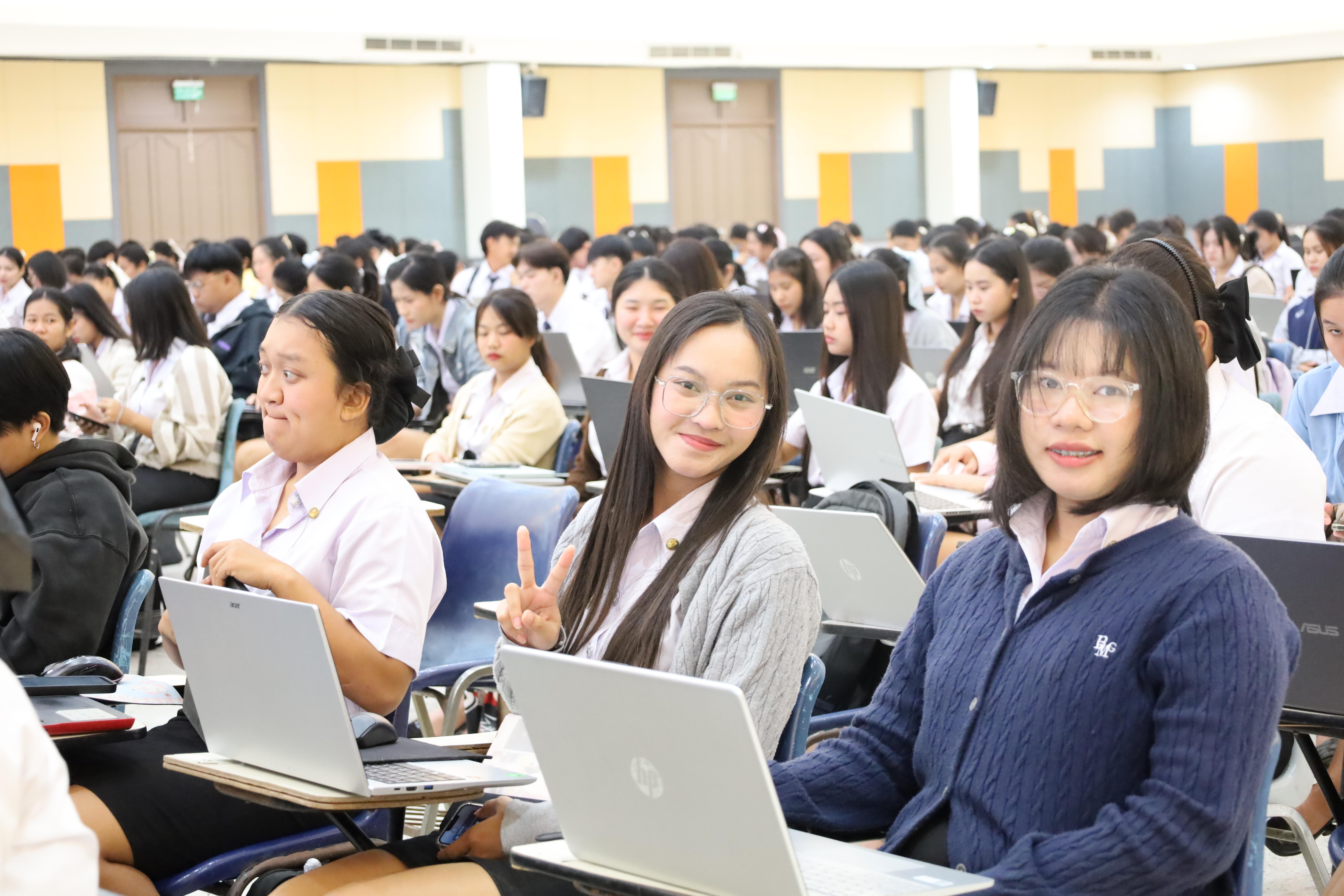 46. กิจกรรมอบรมเชิงปฏิบัติการการเขียนบทความวิจัยและนำเสนอนวัตกรรมทางการศึกษา สำหรับนักศึกษาชั้นปีที่ 4