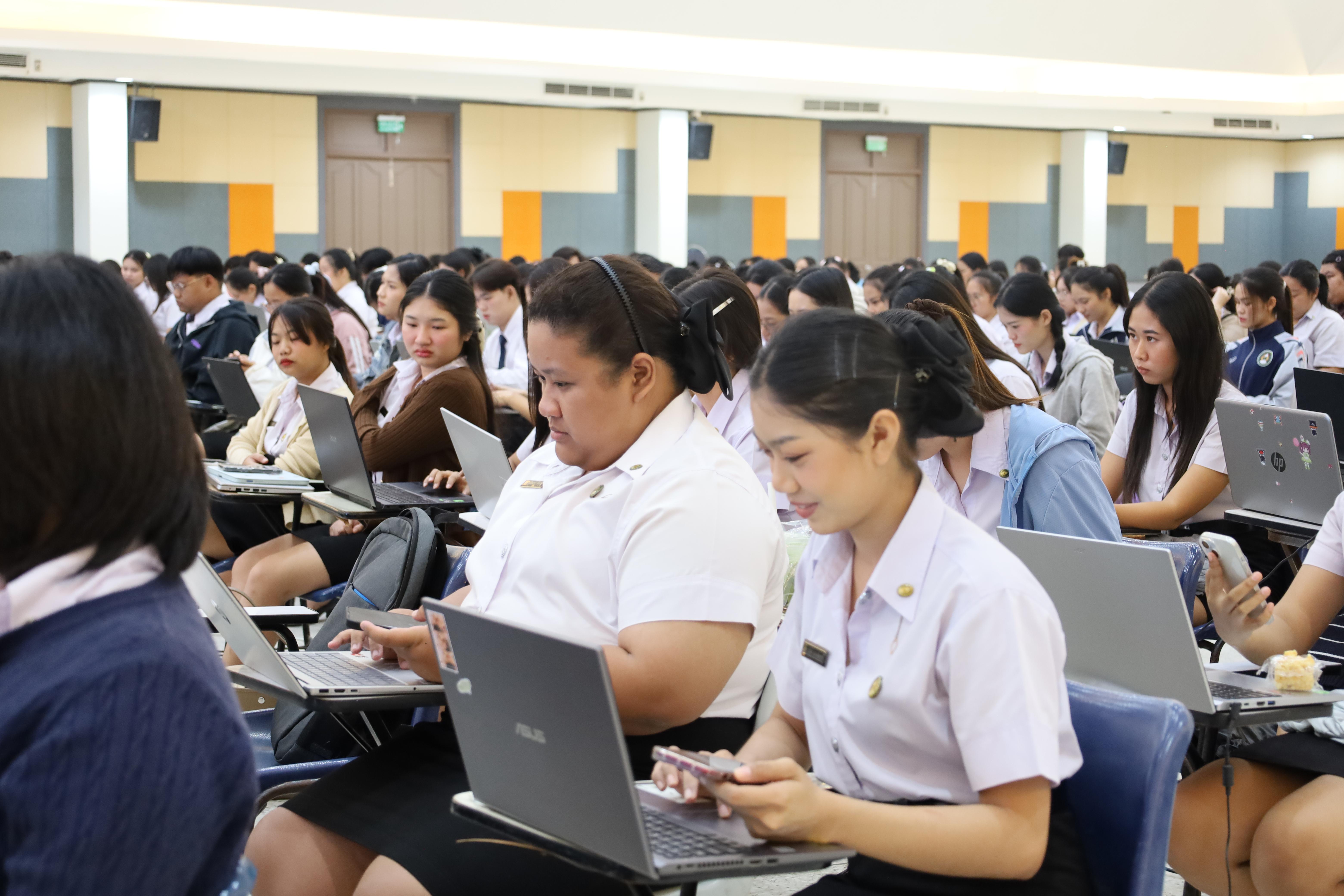 47. กิจกรรมอบรมเชิงปฏิบัติการการเขียนบทความวิจัยและนำเสนอนวัตกรรมทางการศึกษา สำหรับนักศึกษาชั้นปีที่ 4