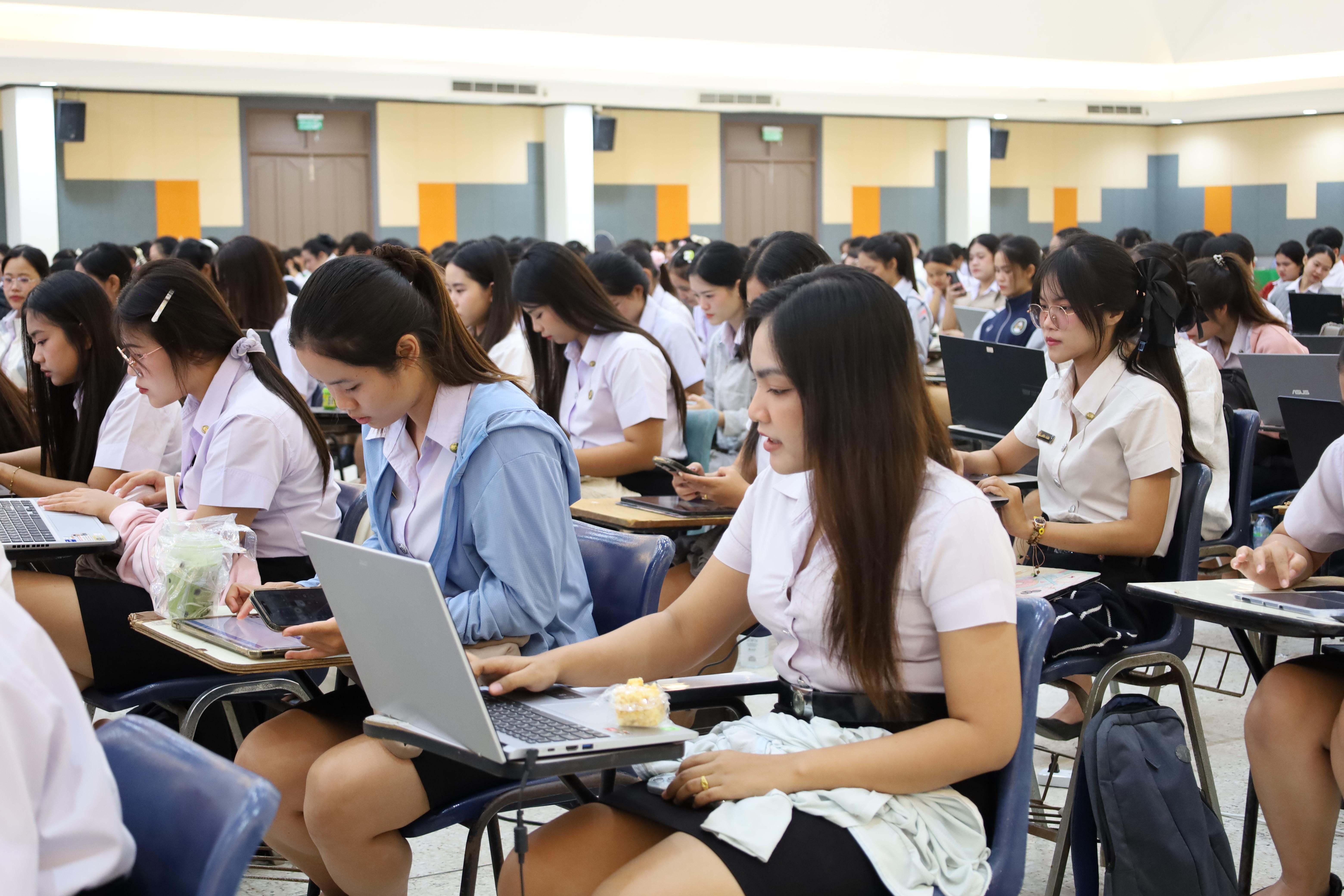 49. กิจกรรมอบรมเชิงปฏิบัติการการเขียนบทความวิจัยและนำเสนอนวัตกรรมทางการศึกษา สำหรับนักศึกษาชั้นปีที่ 4