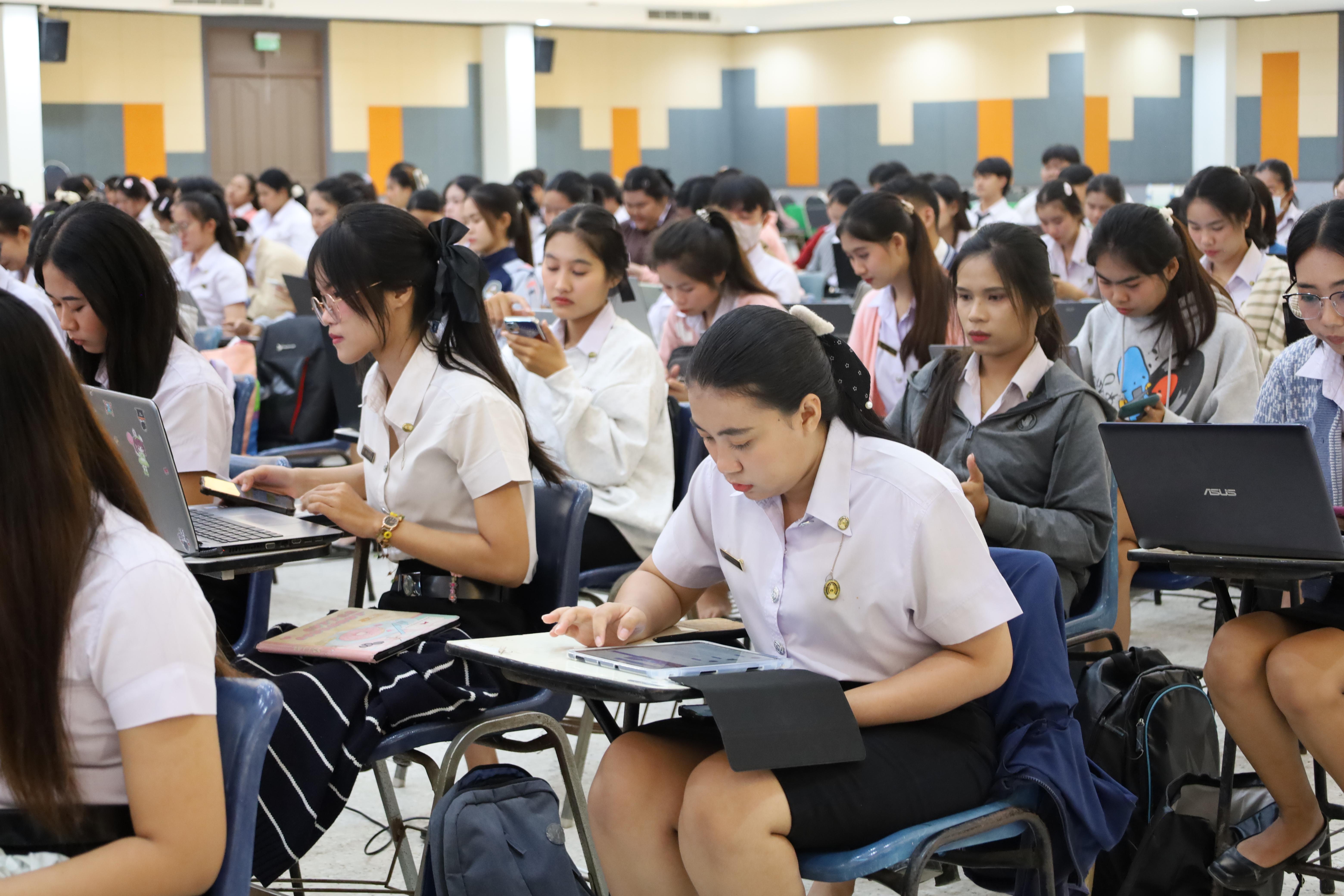 50. กิจกรรมอบรมเชิงปฏิบัติการการเขียนบทความวิจัยและนำเสนอนวัตกรรมทางการศึกษา สำหรับนักศึกษาชั้นปีที่ 4