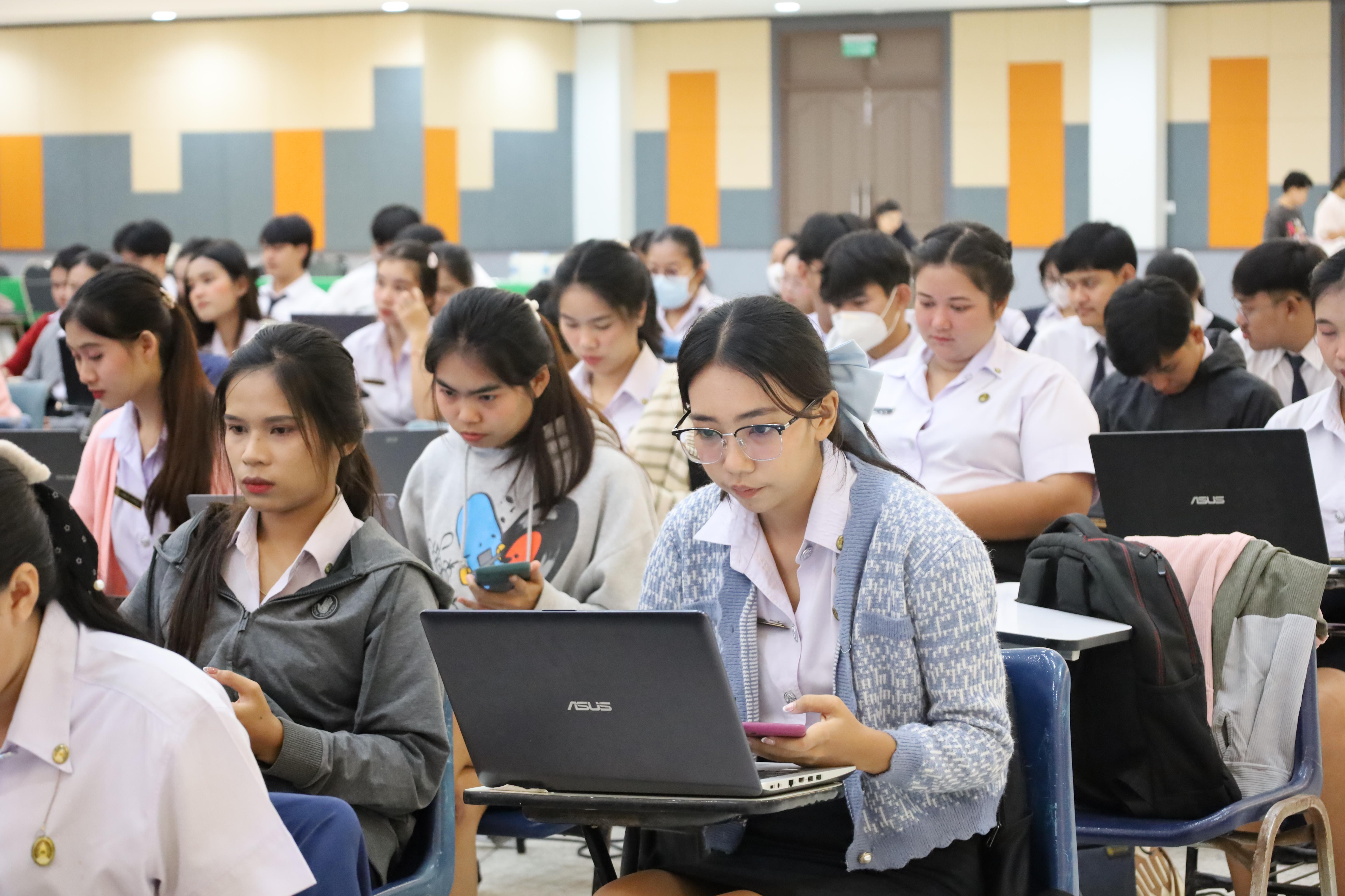 51. กิจกรรมอบรมเชิงปฏิบัติการการเขียนบทความวิจัยและนำเสนอนวัตกรรมทางการศึกษา สำหรับนักศึกษาชั้นปีที่ 4