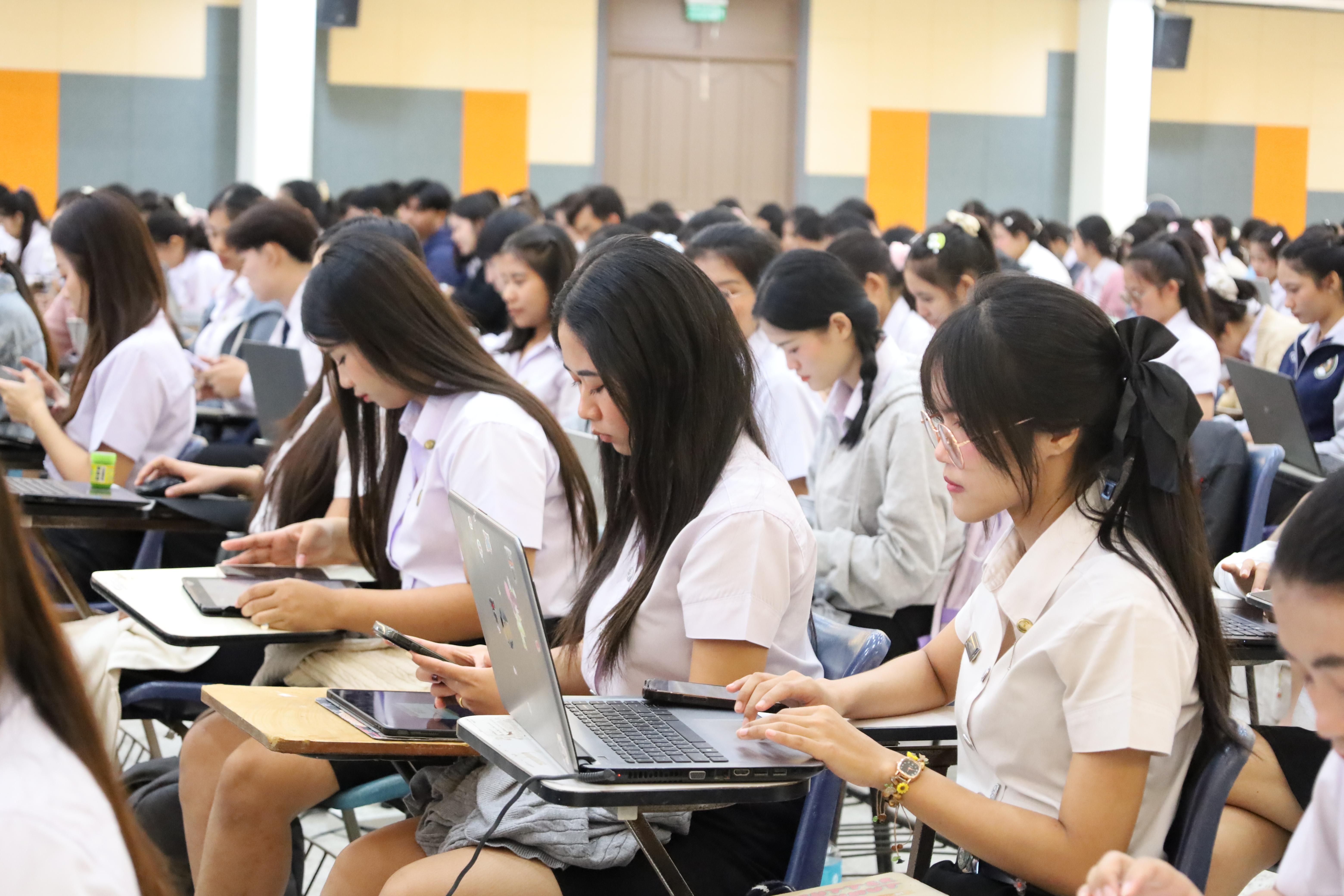 52. กิจกรรมอบรมเชิงปฏิบัติการการเขียนบทความวิจัยและนำเสนอนวัตกรรมทางการศึกษา สำหรับนักศึกษาชั้นปีที่ 4