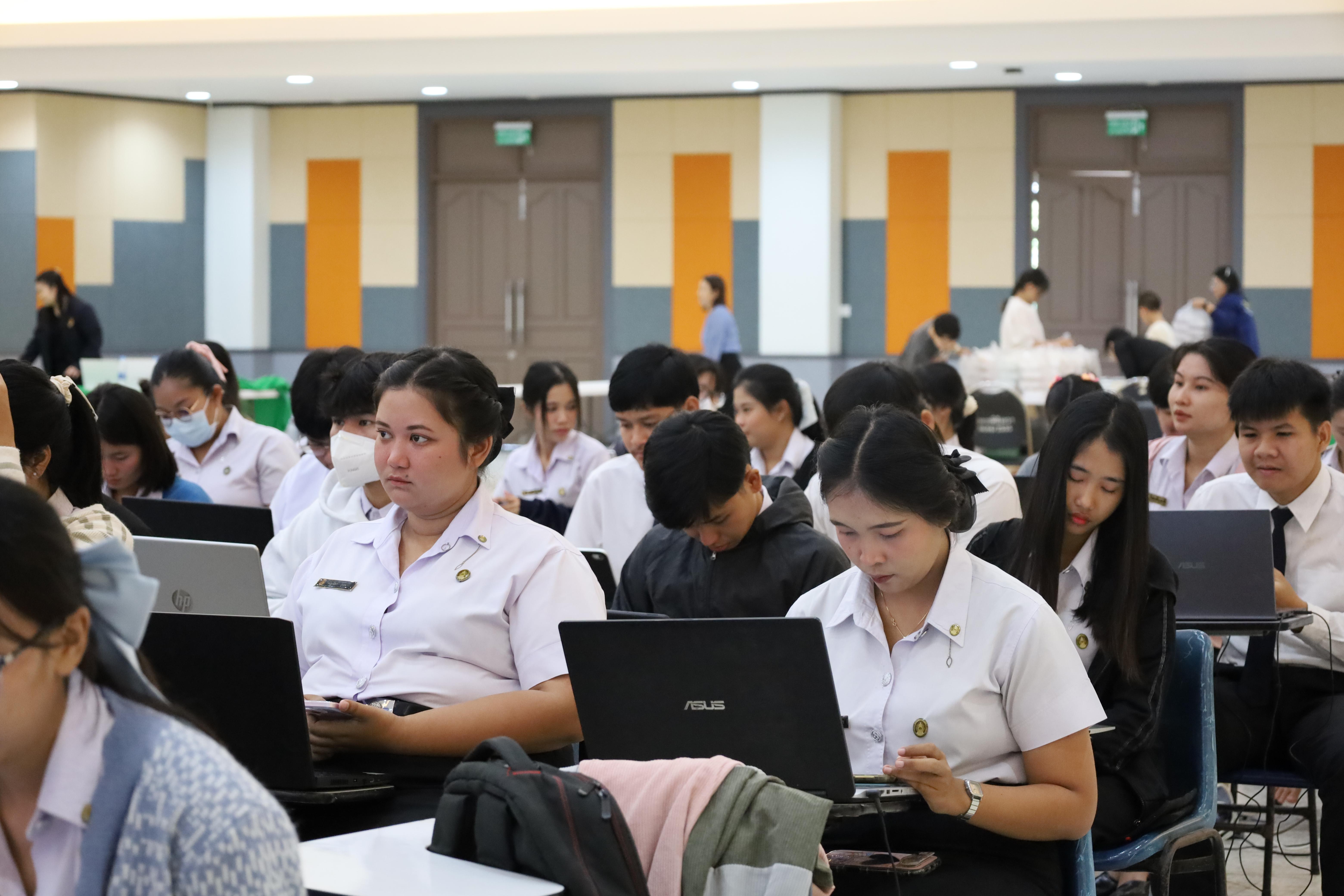 53. กิจกรรมอบรมเชิงปฏิบัติการการเขียนบทความวิจัยและนำเสนอนวัตกรรมทางการศึกษา สำหรับนักศึกษาชั้นปีที่ 4