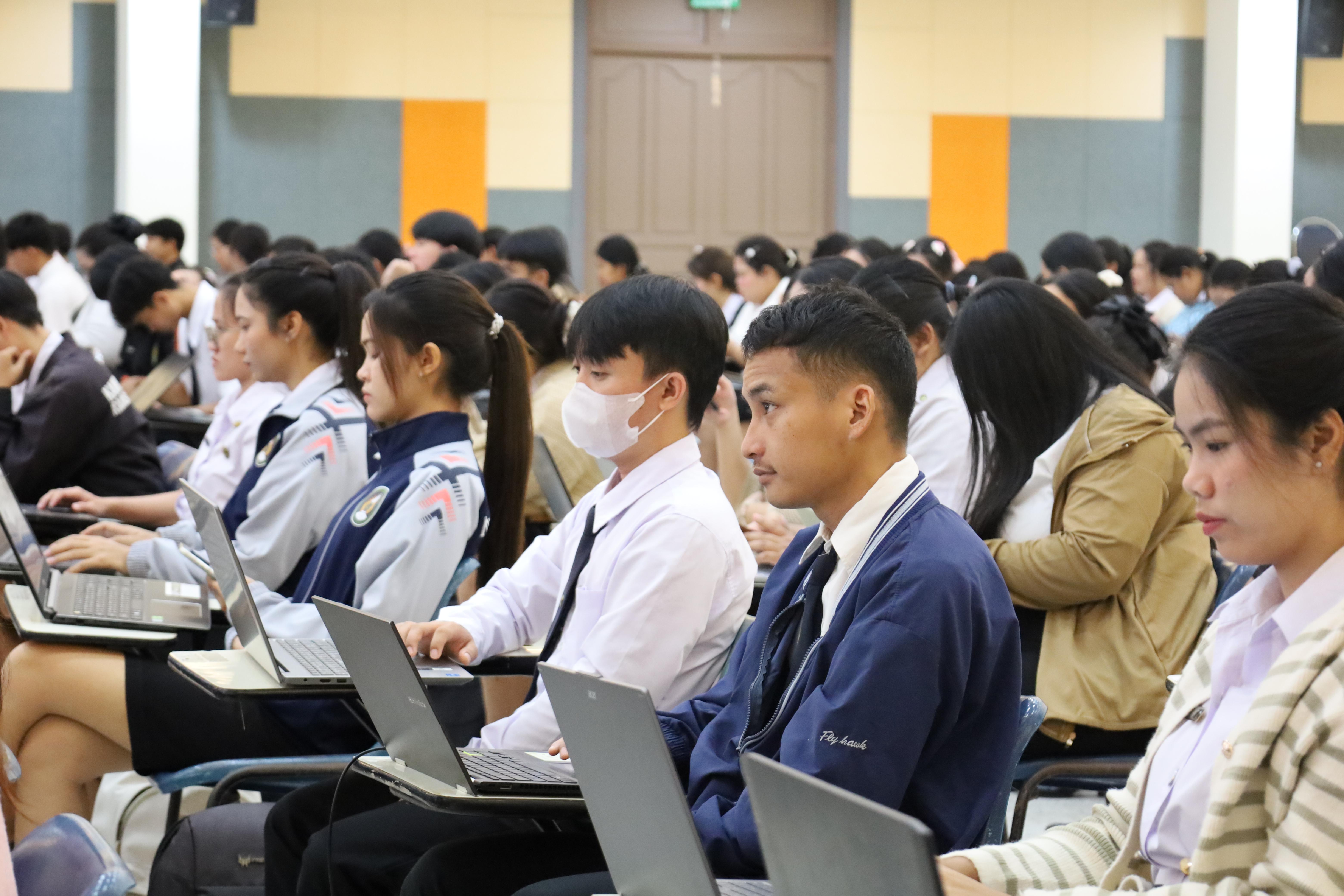 55. กิจกรรมอบรมเชิงปฏิบัติการการเขียนบทความวิจัยและนำเสนอนวัตกรรมทางการศึกษา สำหรับนักศึกษาชั้นปีที่ 4