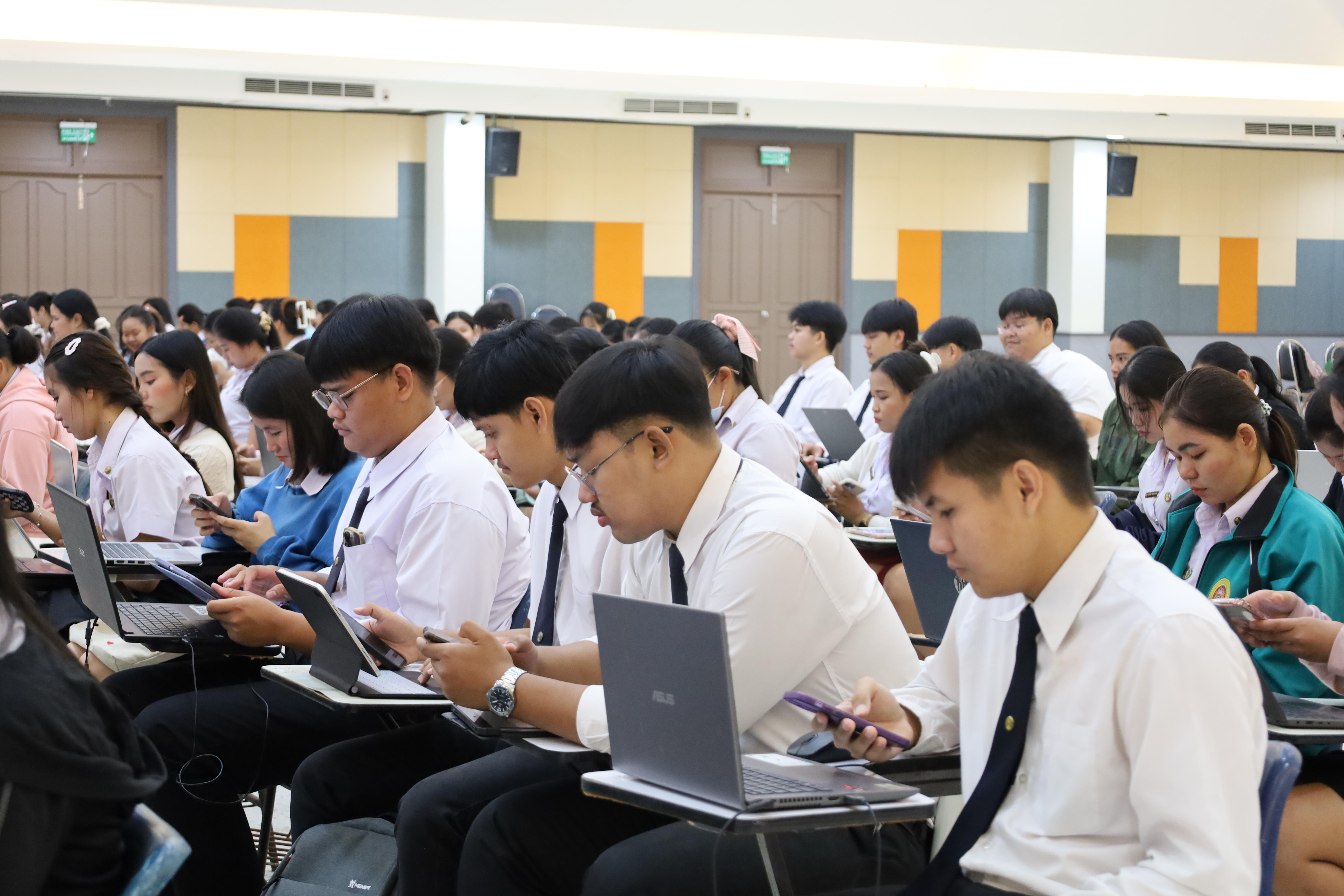 57. กิจกรรมอบรมเชิงปฏิบัติการการเขียนบทความวิจัยและนำเสนอนวัตกรรมทางการศึกษา สำหรับนักศึกษาชั้นปีที่ 4