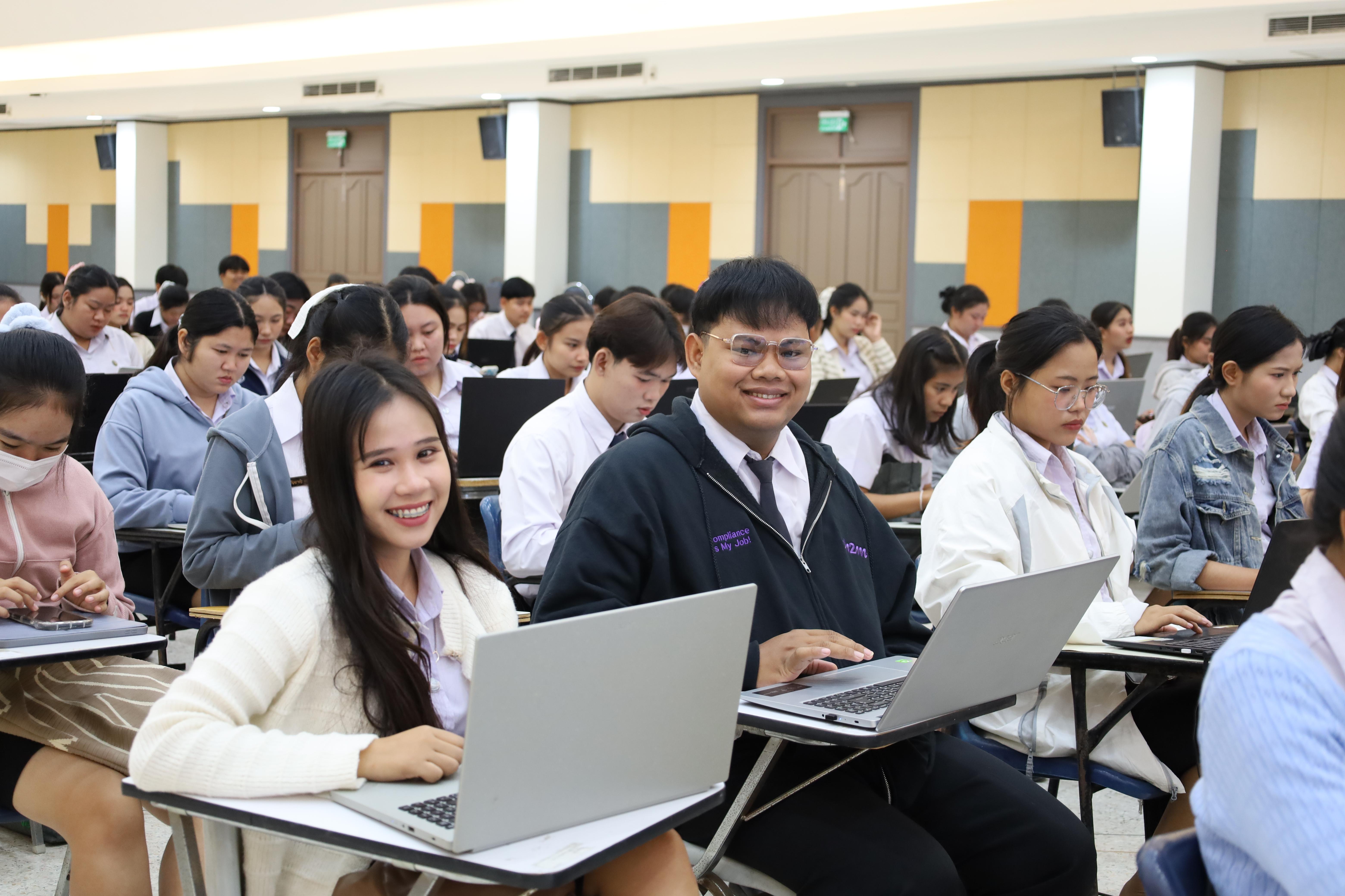 64. กิจกรรมอบรมเชิงปฏิบัติการการเขียนบทความวิจัยและนำเสนอนวัตกรรมทางการศึกษา สำหรับนักศึกษาชั้นปีที่ 4