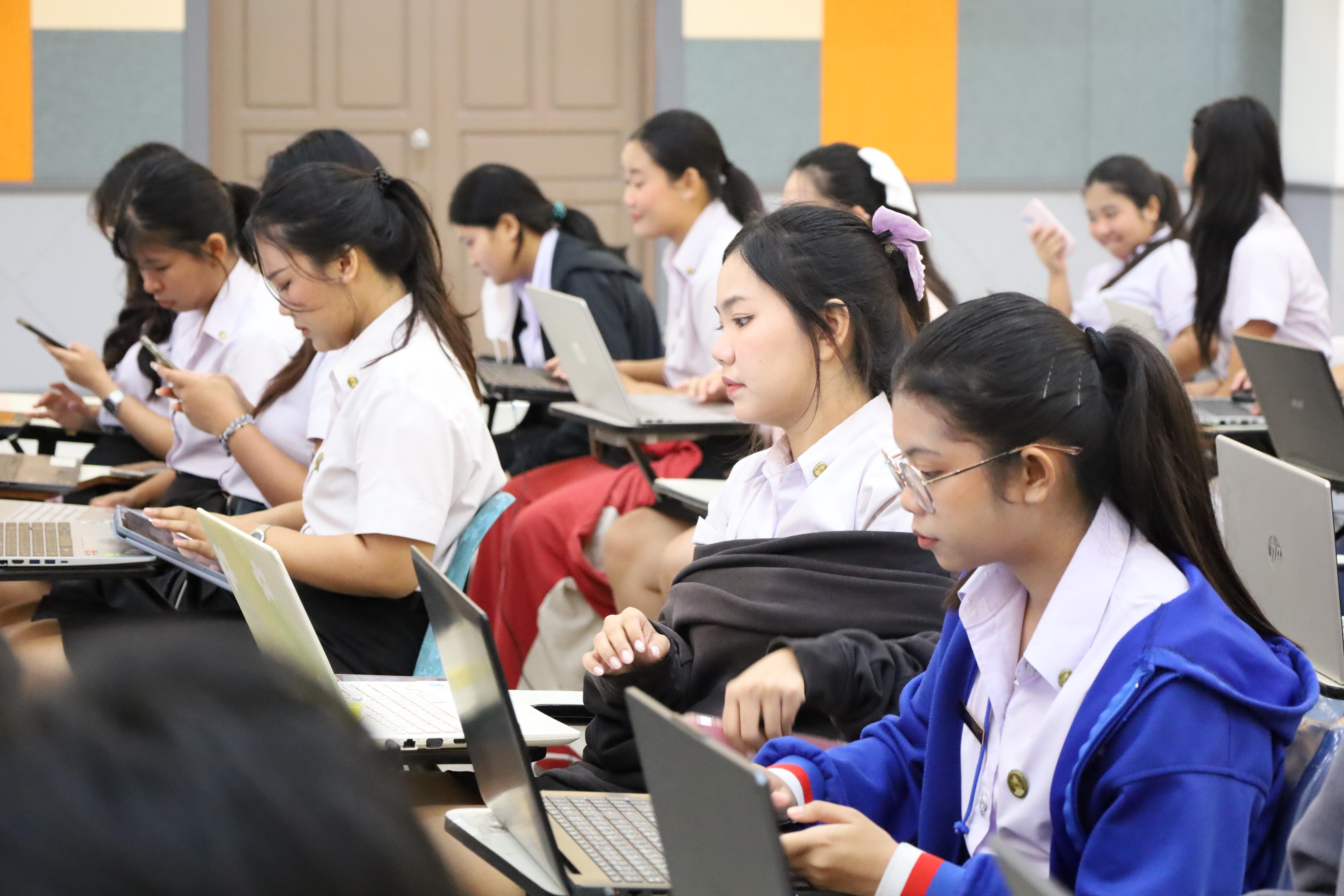 66. กิจกรรมอบรมเชิงปฏิบัติการการเขียนบทความวิจัยและนำเสนอนวัตกรรมทางการศึกษา สำหรับนักศึกษาชั้นปีที่ 4