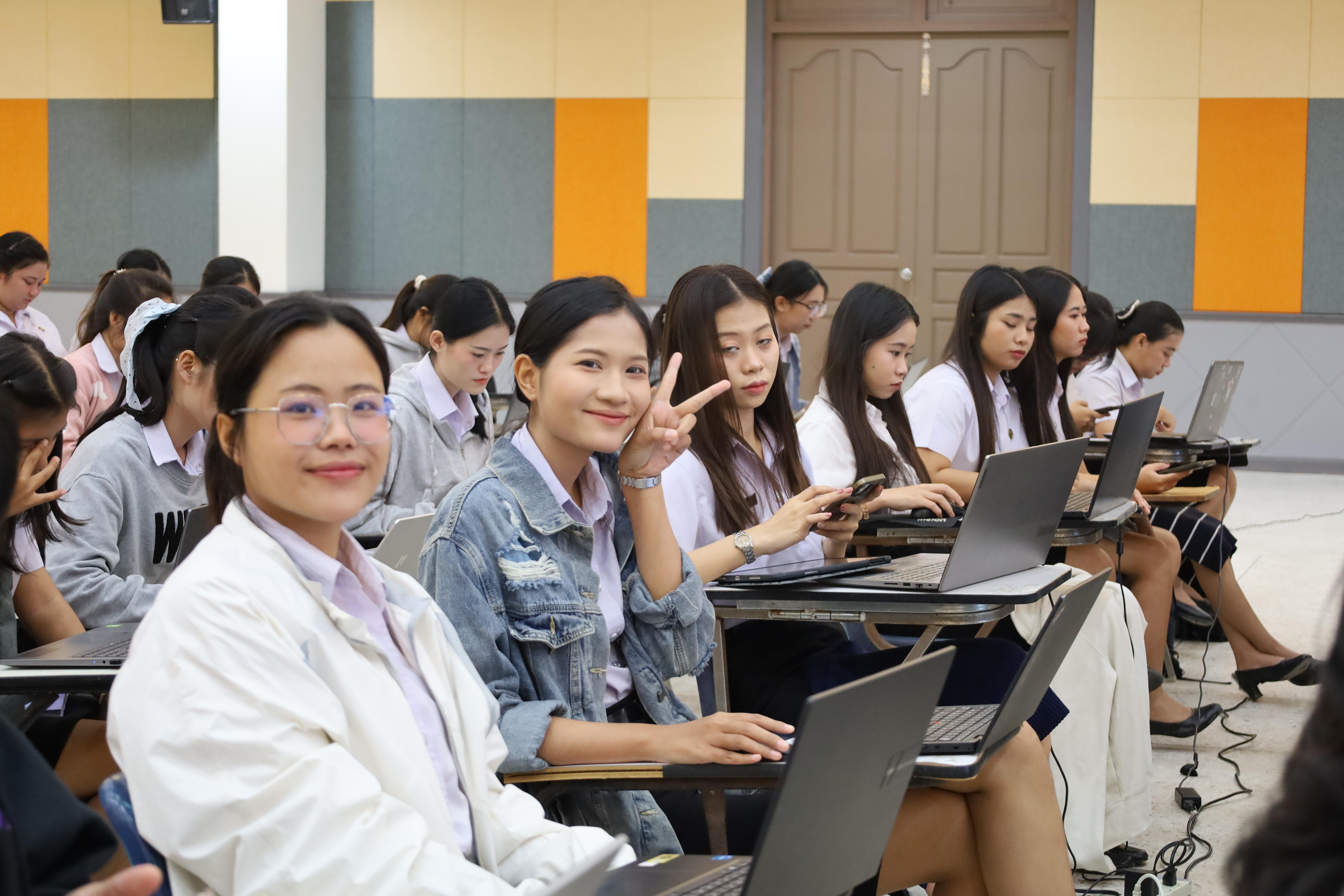 68. กิจกรรมอบรมเชิงปฏิบัติการการเขียนบทความวิจัยและนำเสนอนวัตกรรมทางการศึกษา สำหรับนักศึกษาชั้นปีที่ 4