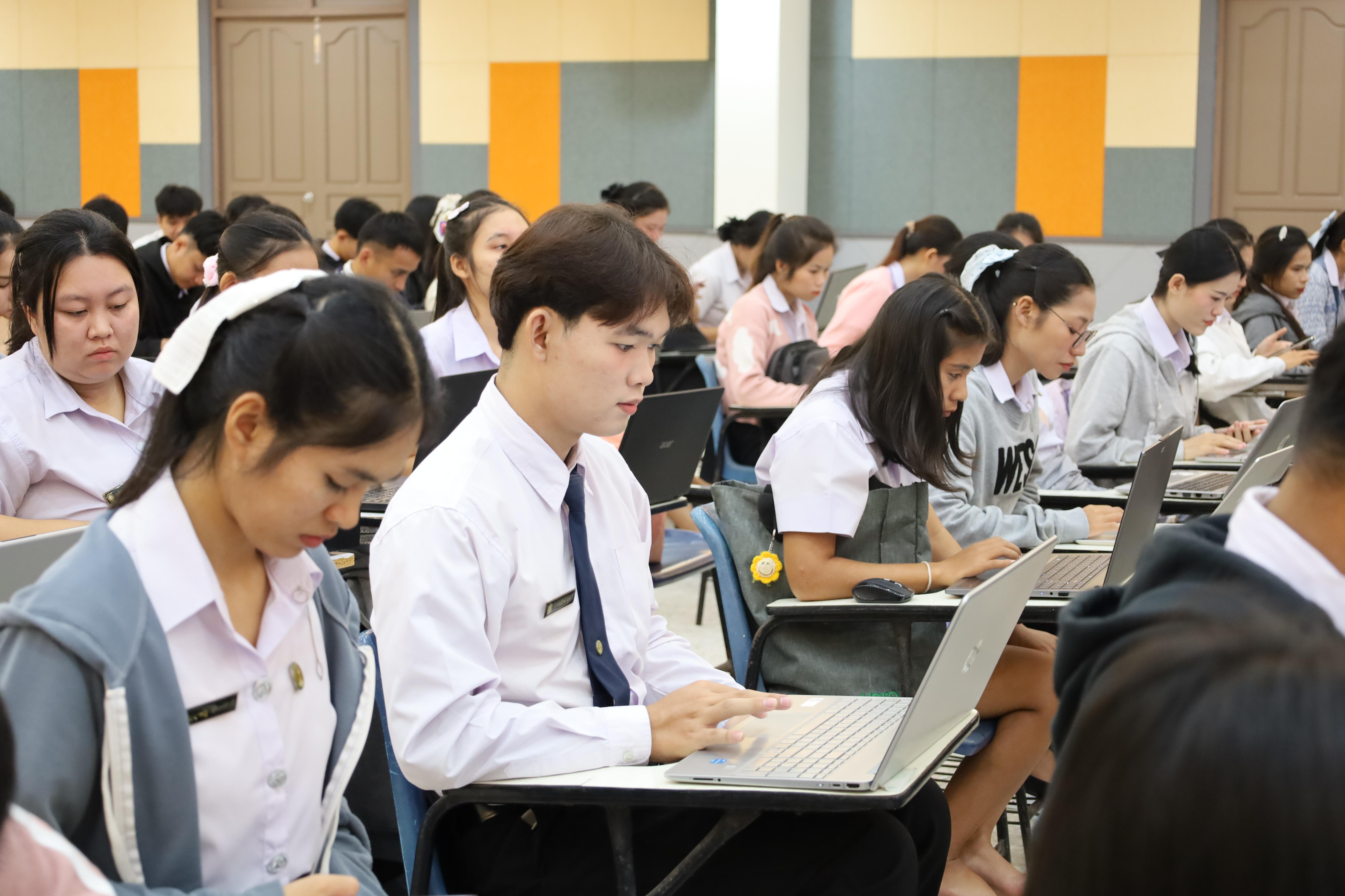 69. กิจกรรมอบรมเชิงปฏิบัติการการเขียนบทความวิจัยและนำเสนอนวัตกรรมทางการศึกษา สำหรับนักศึกษาชั้นปีที่ 4