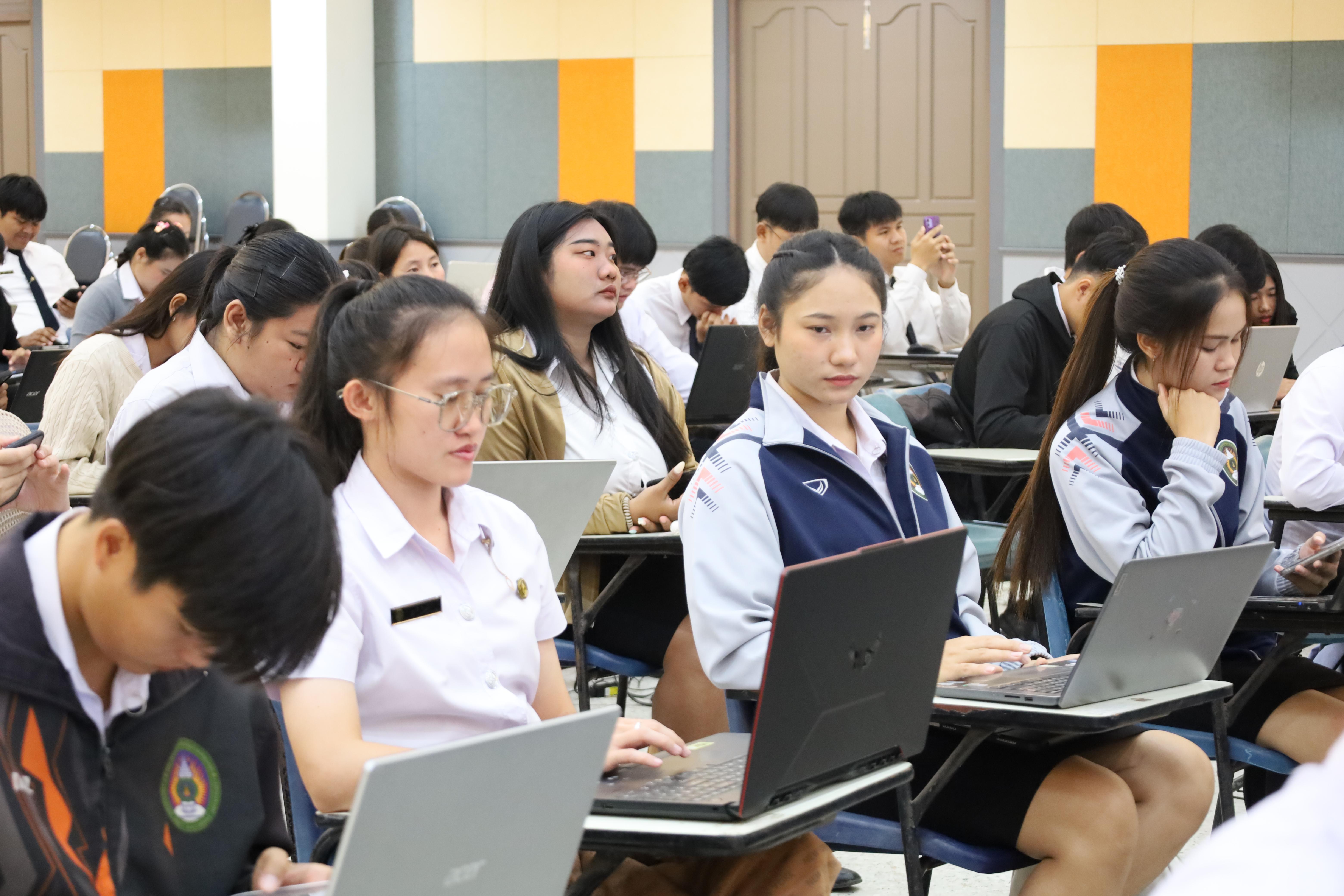 73. กิจกรรมอบรมเชิงปฏิบัติการการเขียนบทความวิจัยและนำเสนอนวัตกรรมทางการศึกษา สำหรับนักศึกษาชั้นปีที่ 4