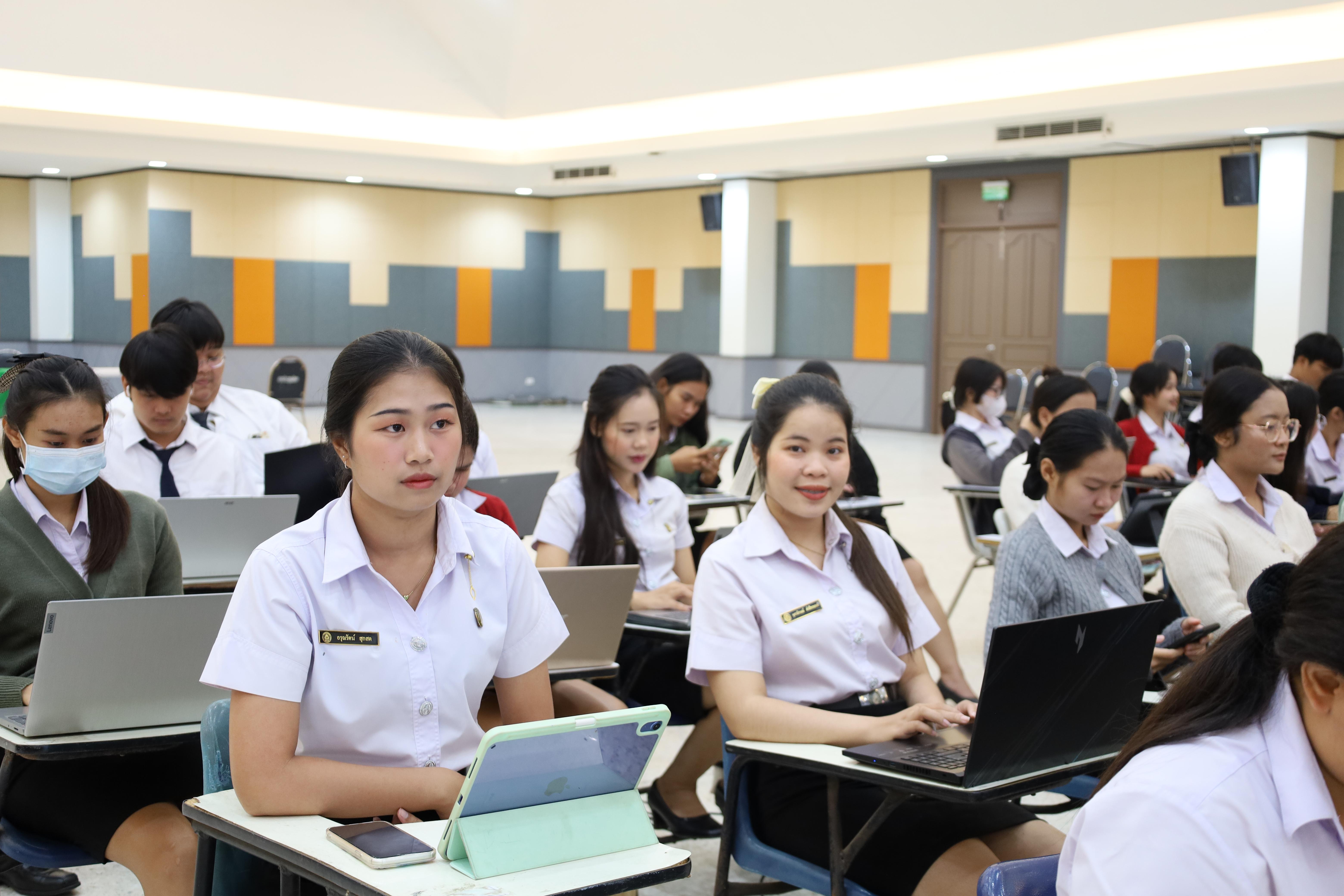74. กิจกรรมอบรมเชิงปฏิบัติการการเขียนบทความวิจัยและนำเสนอนวัตกรรมทางการศึกษา สำหรับนักศึกษาชั้นปีที่ 4