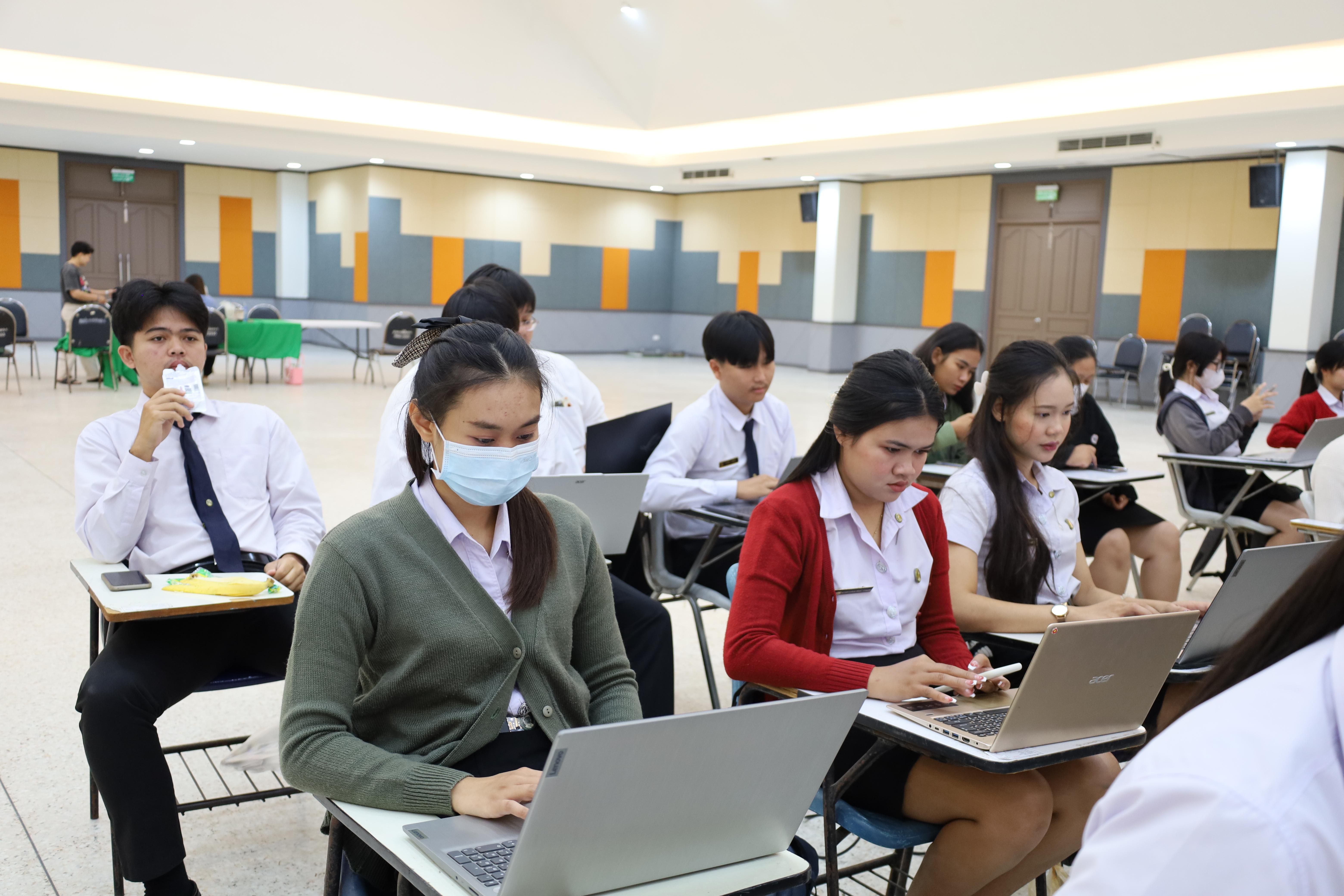 78. กิจกรรมอบรมเชิงปฏิบัติการการเขียนบทความวิจัยและนำเสนอนวัตกรรมทางการศึกษา สำหรับนักศึกษาชั้นปีที่ 4