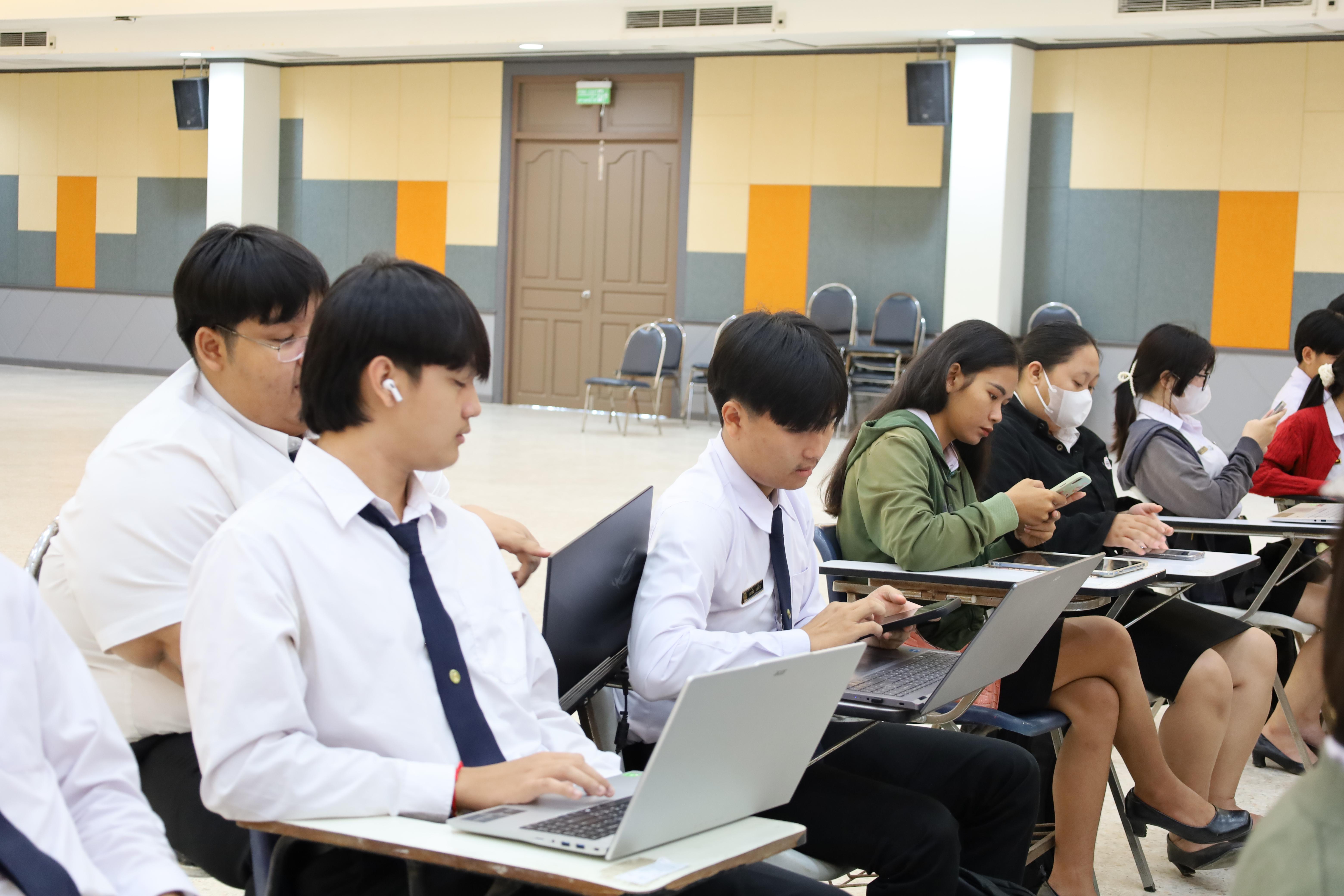 80. กิจกรรมอบรมเชิงปฏิบัติการการเขียนบทความวิจัยและนำเสนอนวัตกรรมทางการศึกษา สำหรับนักศึกษาชั้นปีที่ 4