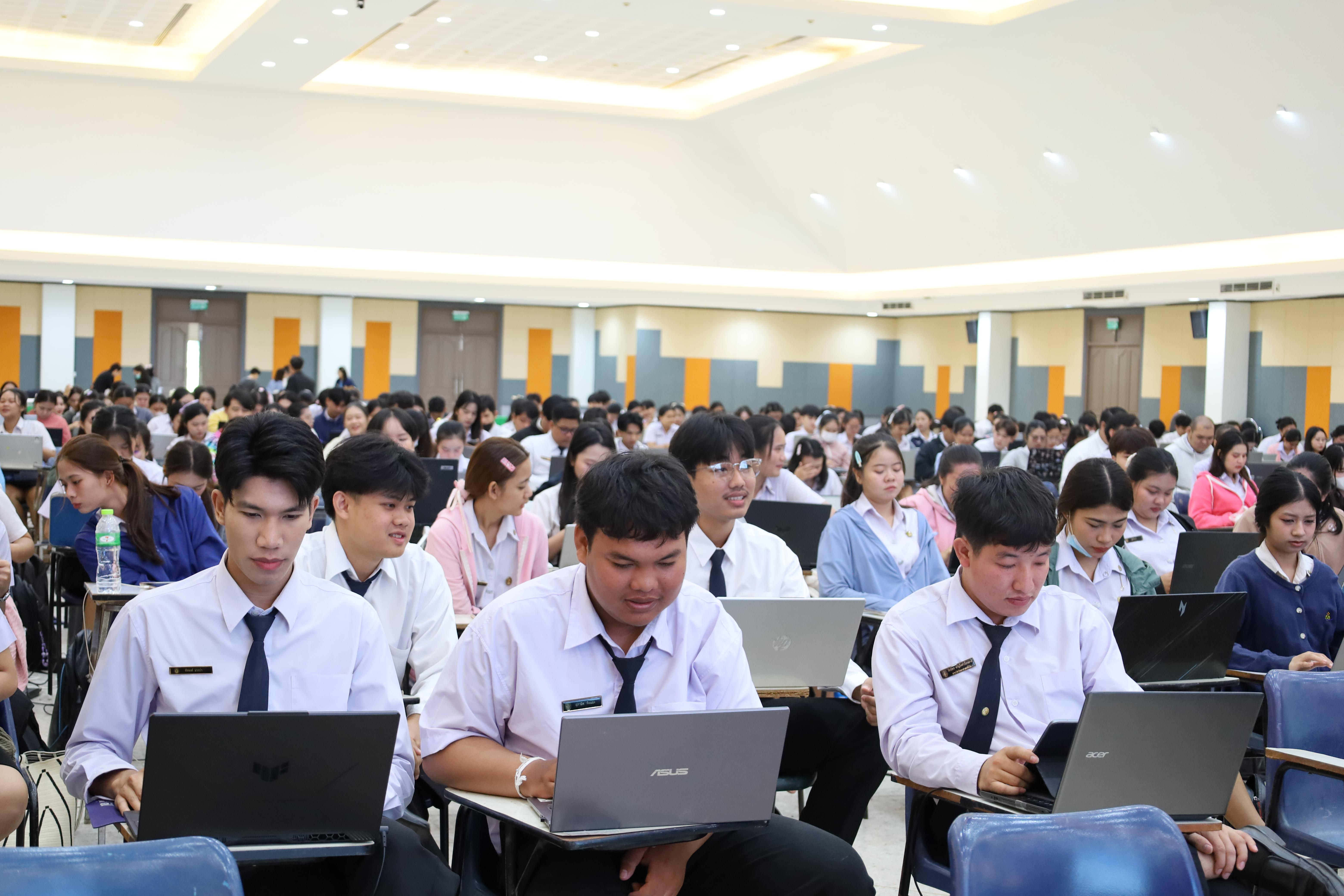 85. กิจกรรมอบรมเชิงปฏิบัติการการเขียนบทความวิจัยและนำเสนอนวัตกรรมทางการศึกษา สำหรับนักศึกษาชั้นปีที่ 4