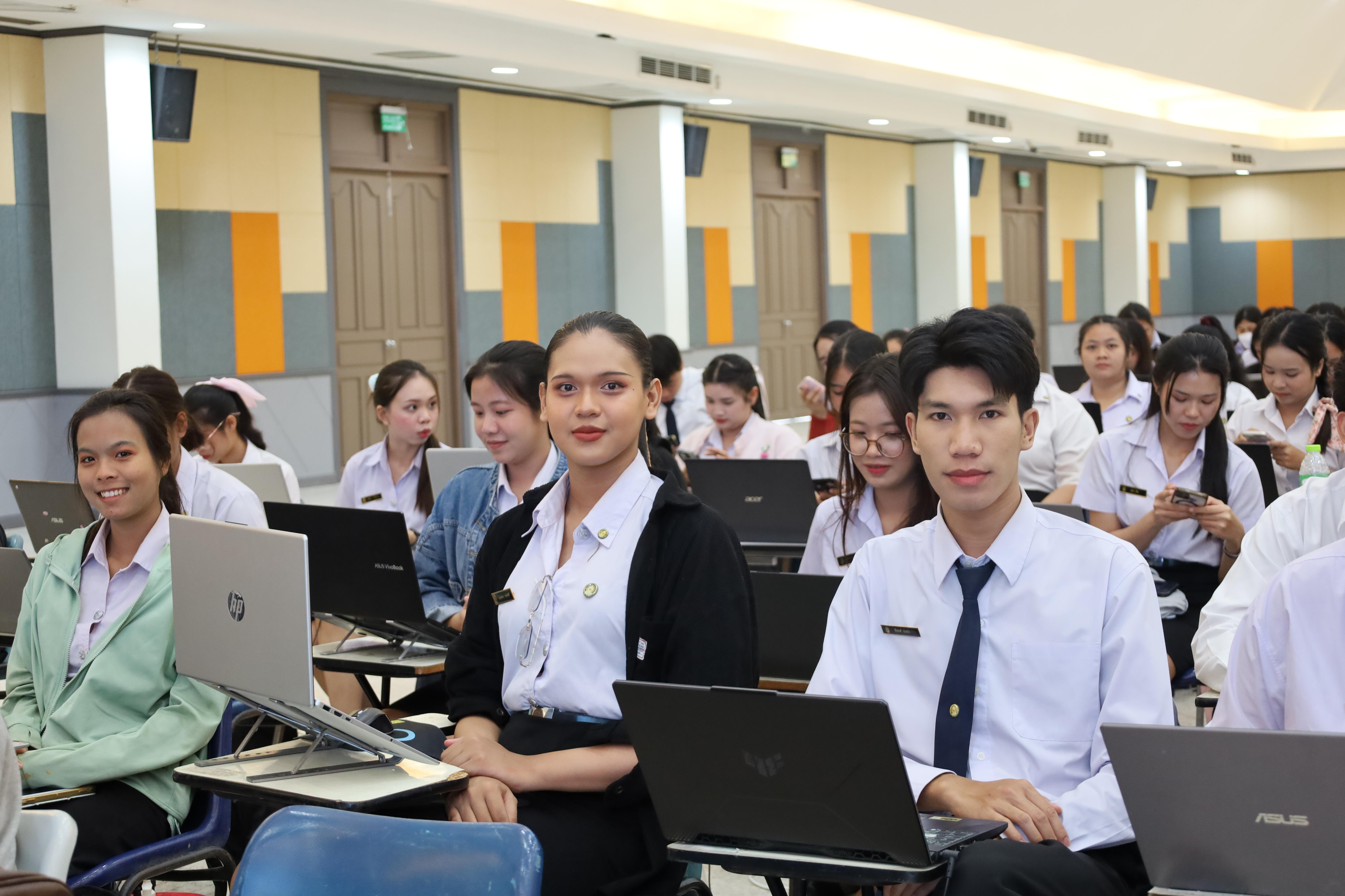 87. กิจกรรมอบรมเชิงปฏิบัติการการเขียนบทความวิจัยและนำเสนอนวัตกรรมทางการศึกษา สำหรับนักศึกษาชั้นปีที่ 4