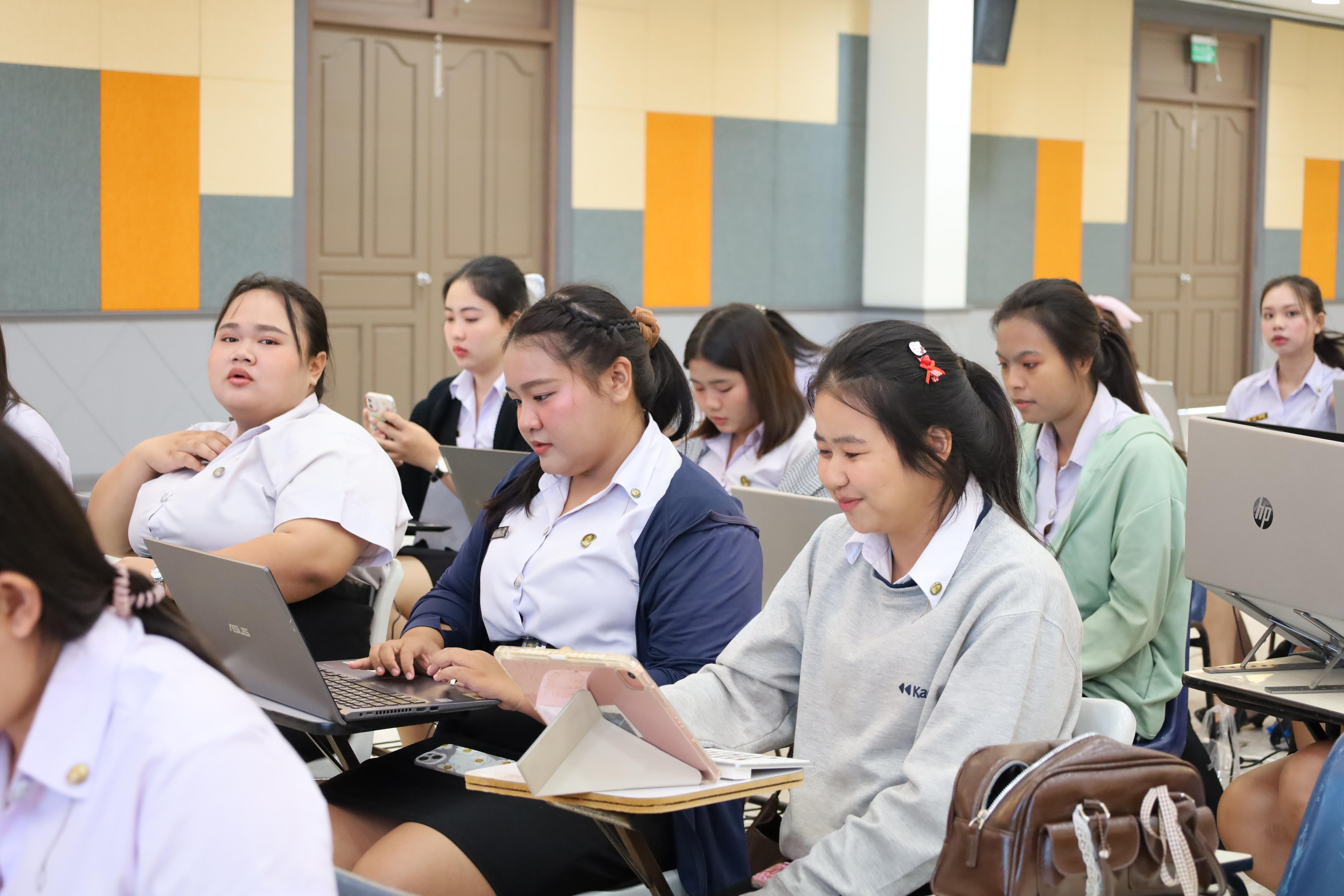 88. กิจกรรมอบรมเชิงปฏิบัติการการเขียนบทความวิจัยและนำเสนอนวัตกรรมทางการศึกษา สำหรับนักศึกษาชั้นปีที่ 4