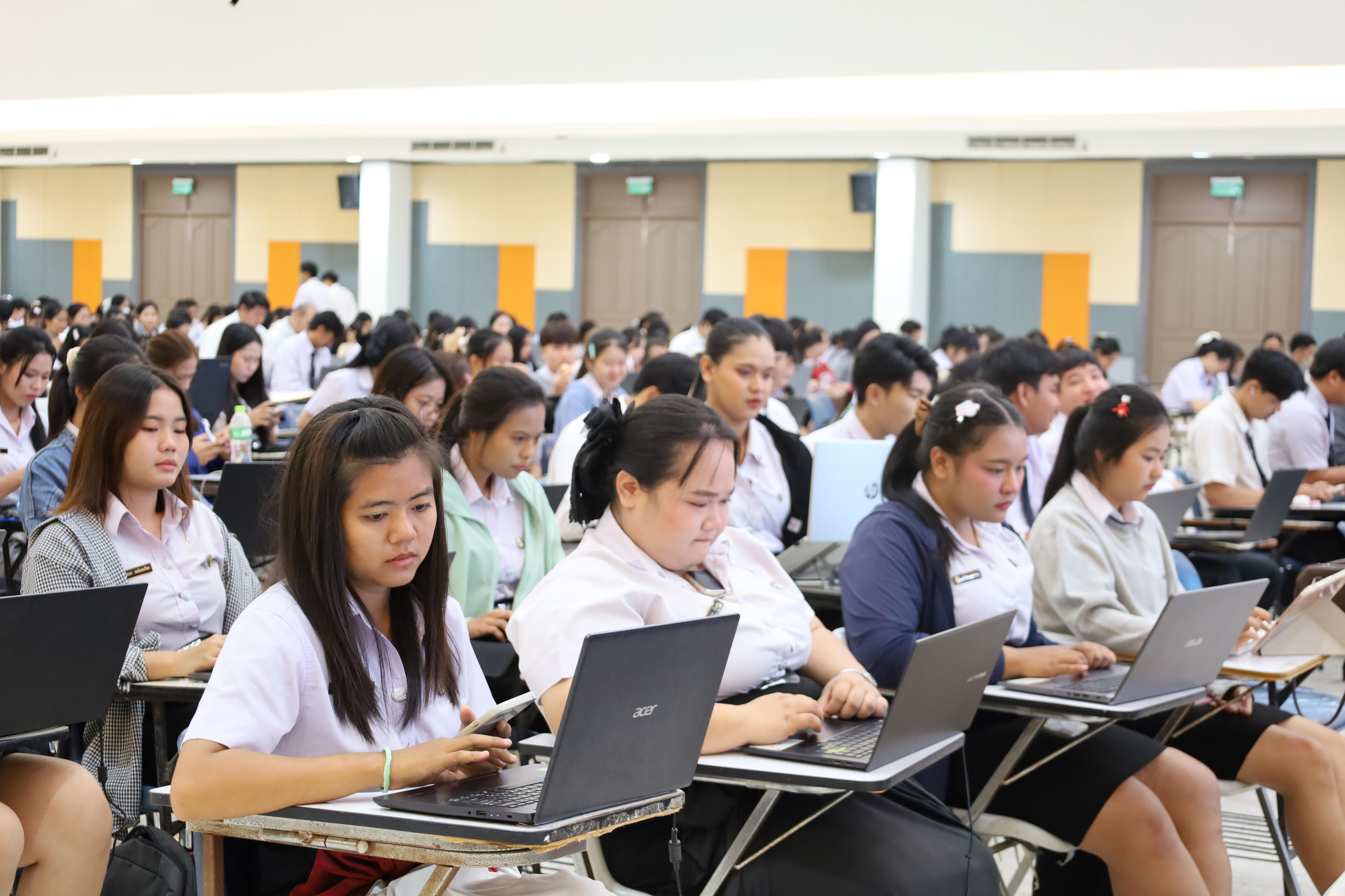 90. กิจกรรมอบรมเชิงปฏิบัติการการเขียนบทความวิจัยและนำเสนอนวัตกรรมทางการศึกษา สำหรับนักศึกษาชั้นปีที่ 4