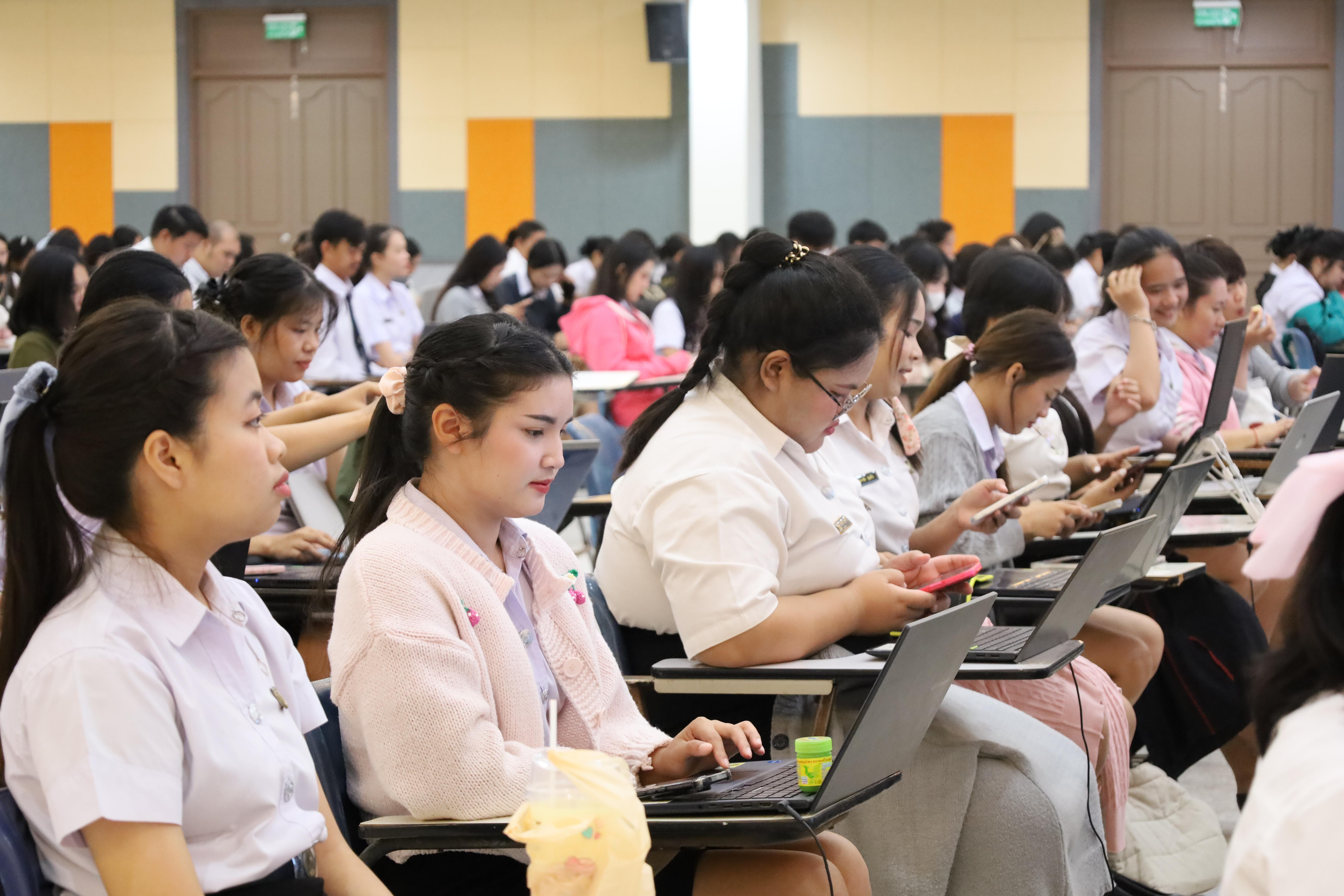 94. กิจกรรมอบรมเชิงปฏิบัติการการเขียนบทความวิจัยและนำเสนอนวัตกรรมทางการศึกษา สำหรับนักศึกษาชั้นปีที่ 4