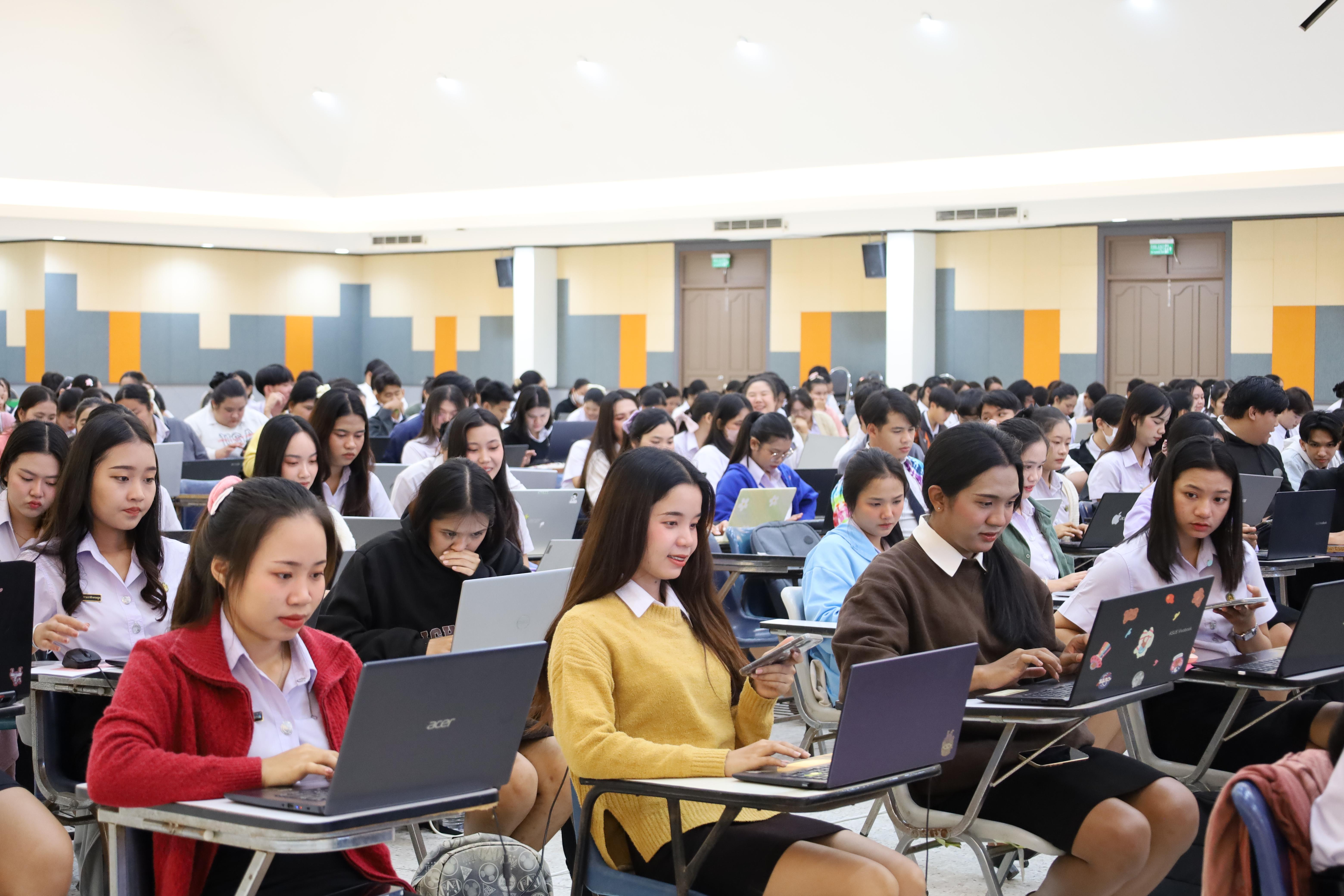 95. กิจกรรมอบรมเชิงปฏิบัติการการเขียนบทความวิจัยและนำเสนอนวัตกรรมทางการศึกษา สำหรับนักศึกษาชั้นปีที่ 4