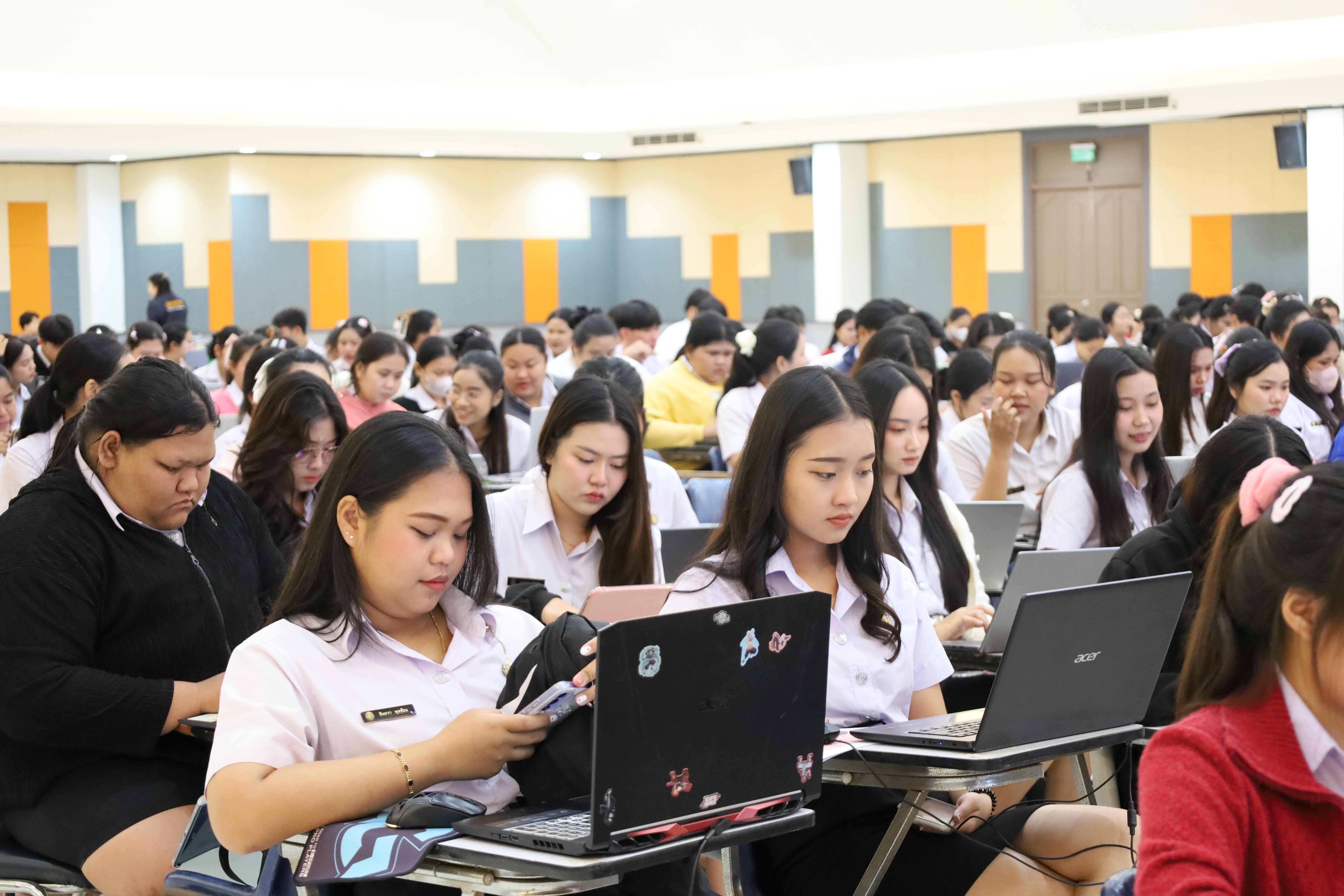96. กิจกรรมอบรมเชิงปฏิบัติการการเขียนบทความวิจัยและนำเสนอนวัตกรรมทางการศึกษา สำหรับนักศึกษาชั้นปีที่ 4