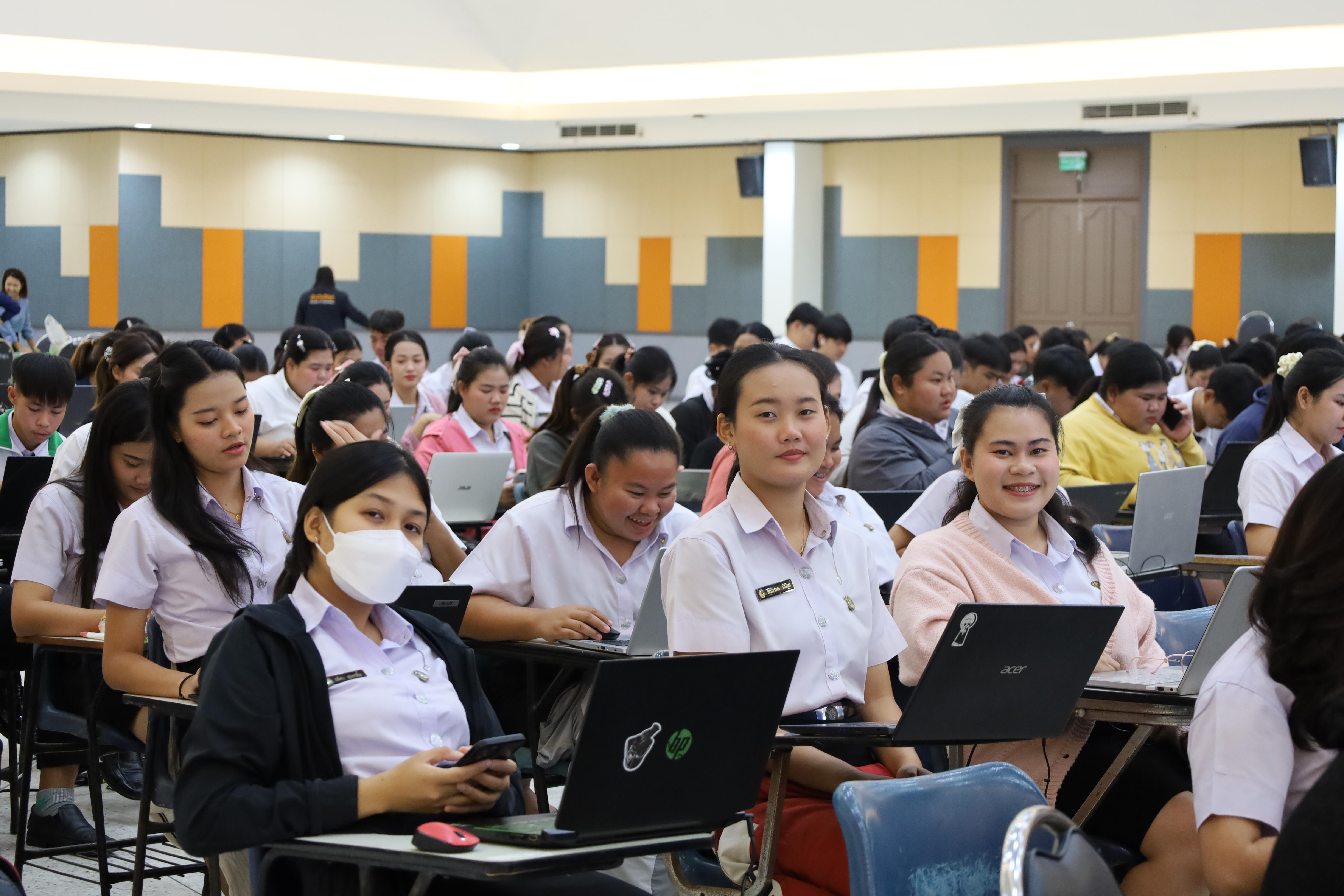 97. กิจกรรมอบรมเชิงปฏิบัติการการเขียนบทความวิจัยและนำเสนอนวัตกรรมทางการศึกษา สำหรับนักศึกษาชั้นปีที่ 4
