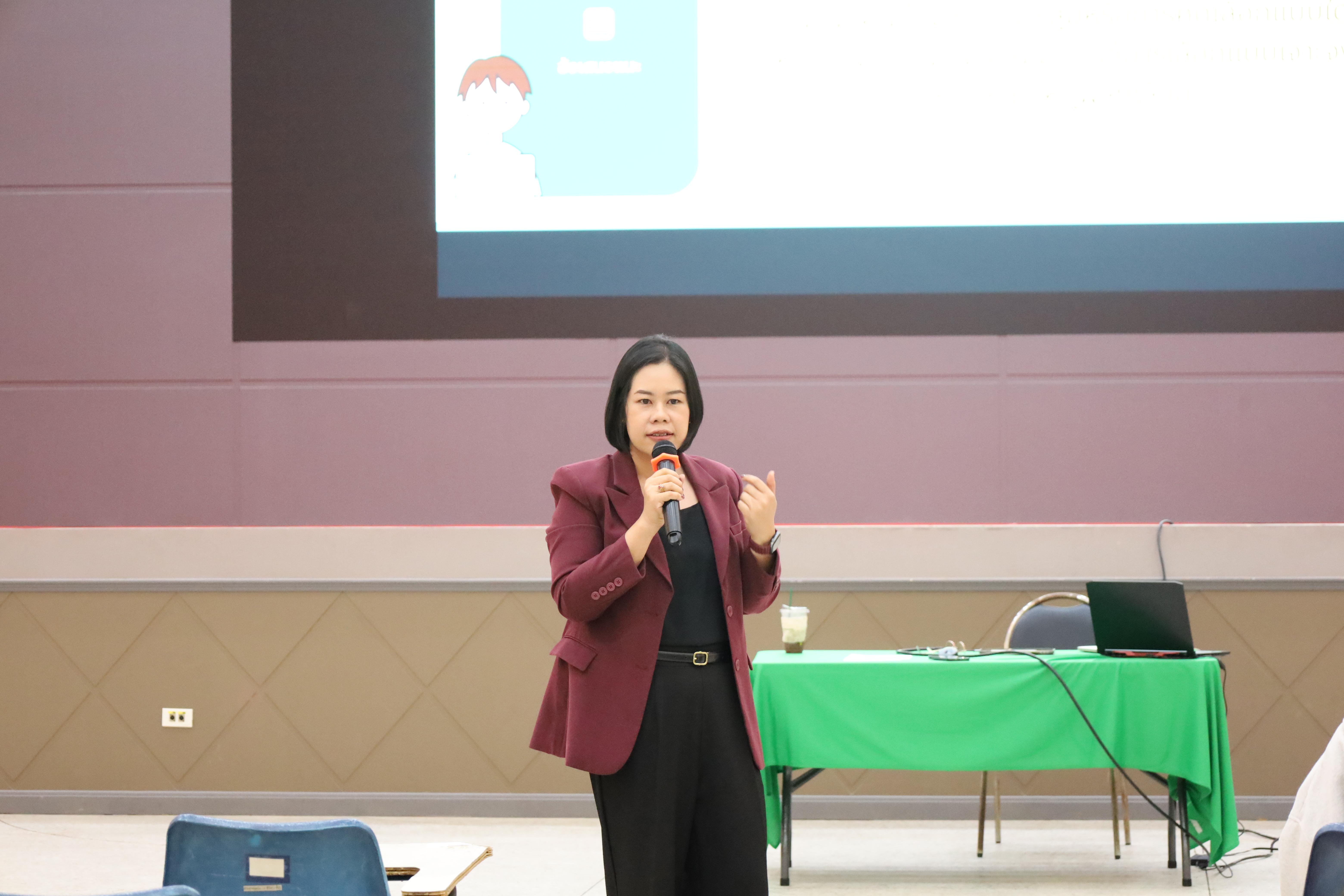 110. กิจกรรมอบรมเชิงปฏิบัติการการเขียนบทความวิจัยและนำเสนอนวัตกรรมทางการศึกษา สำหรับนักศึกษาชั้นปีที่ 4