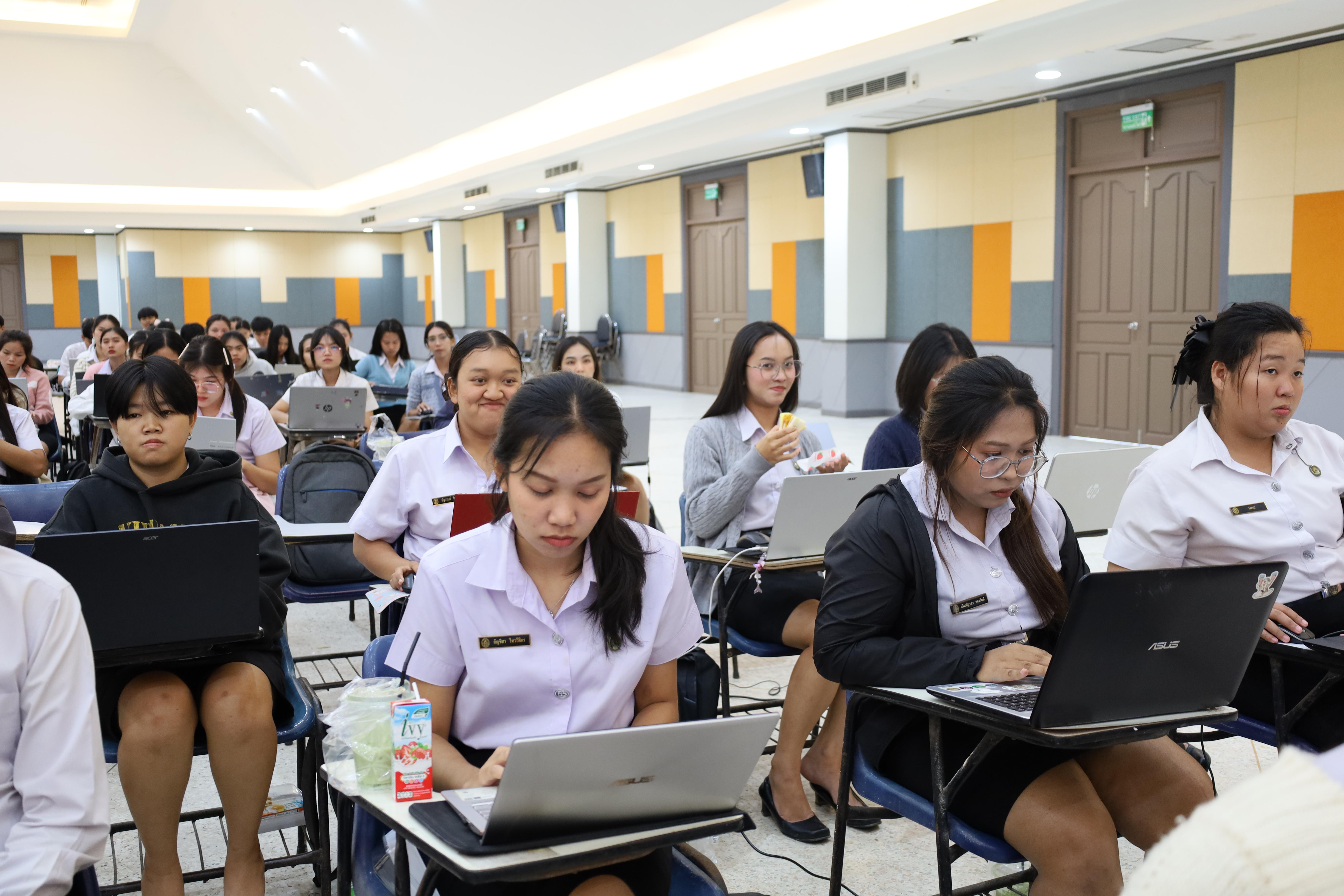 116. กิจกรรมอบรมเชิงปฏิบัติการการเขียนบทความวิจัยและนำเสนอนวัตกรรมทางการศึกษา สำหรับนักศึกษาชั้นปีที่ 4